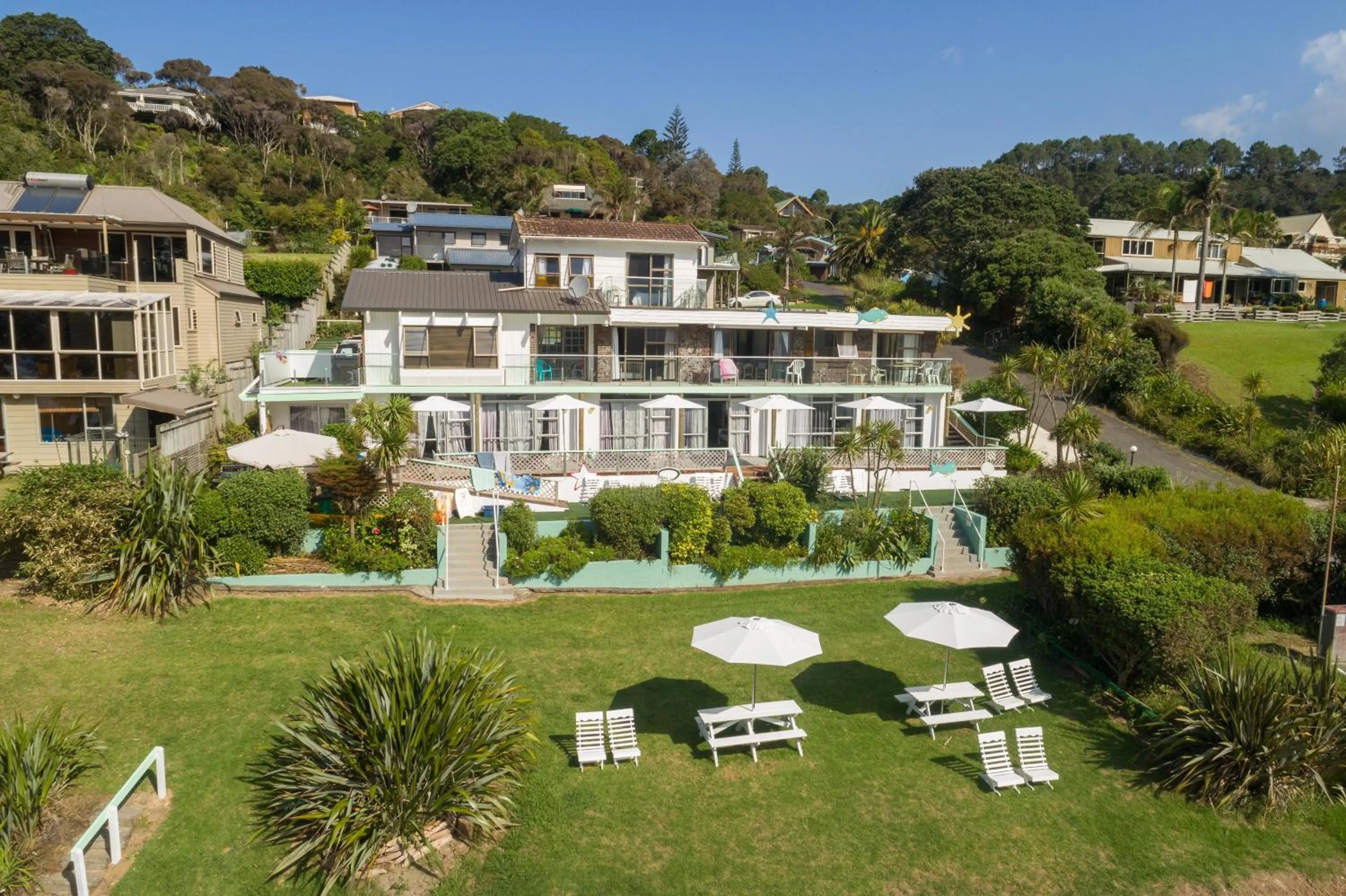 Property building in San Marino Motor Lodge Absolute Beachfront