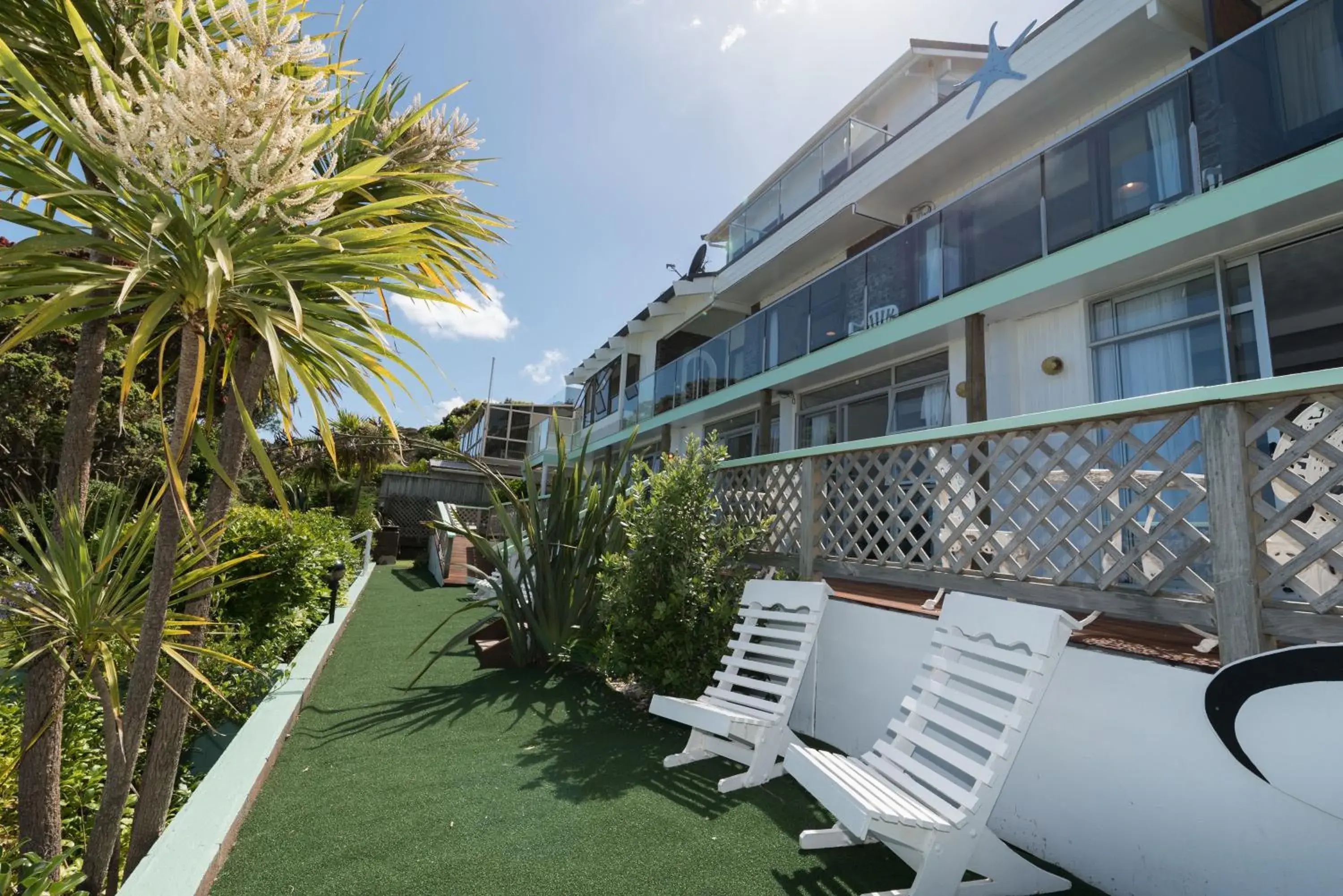 Queen Studio in San Marino Motor Lodge Absolute Beachfront Queen Studio in San Marino Motor Lodge Absolute Beachfront