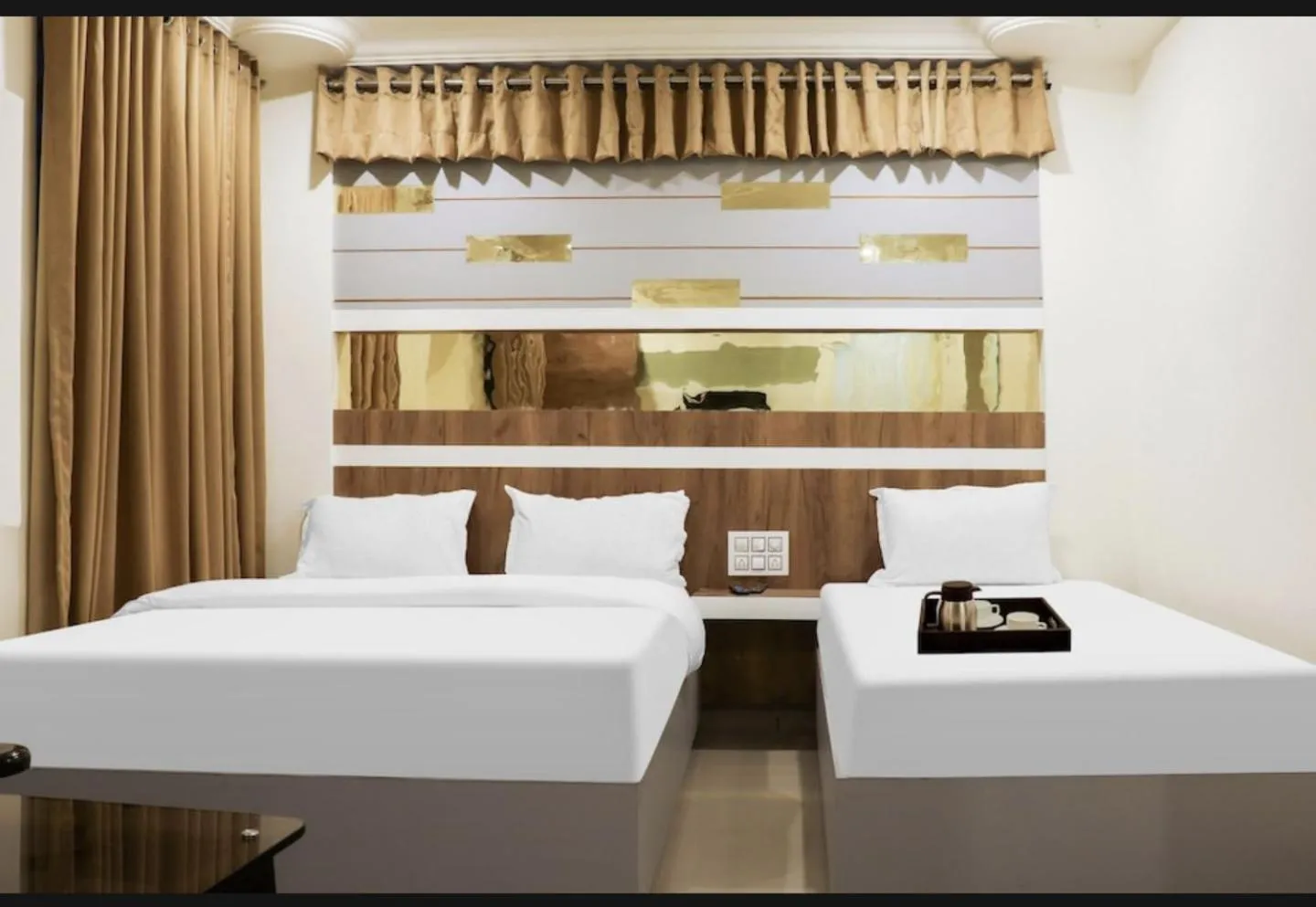 Bed in Hotel Menaka