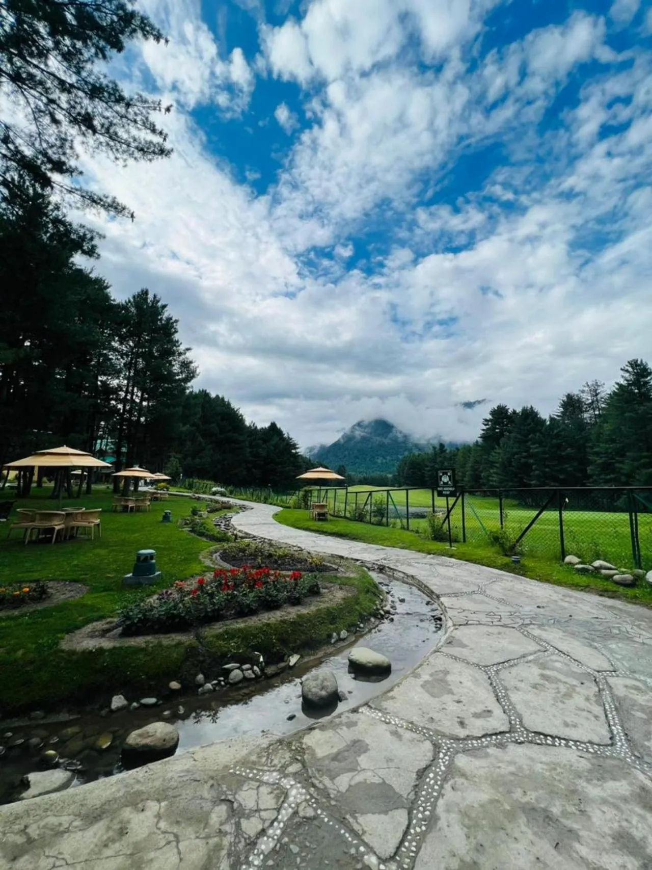 Garden in Radisson Golf Resort Pahalgam