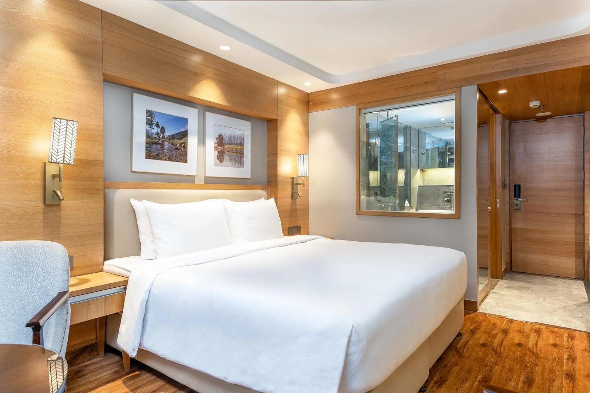 Guests, Bed in Radisson Golf Resort Pahalgam