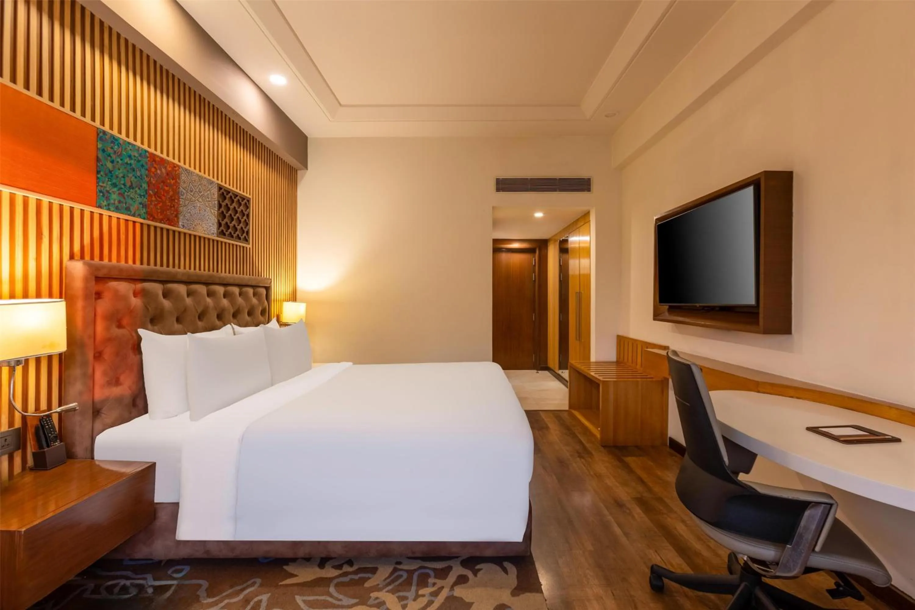 Bedroom, Bed in Radisson Srinagar