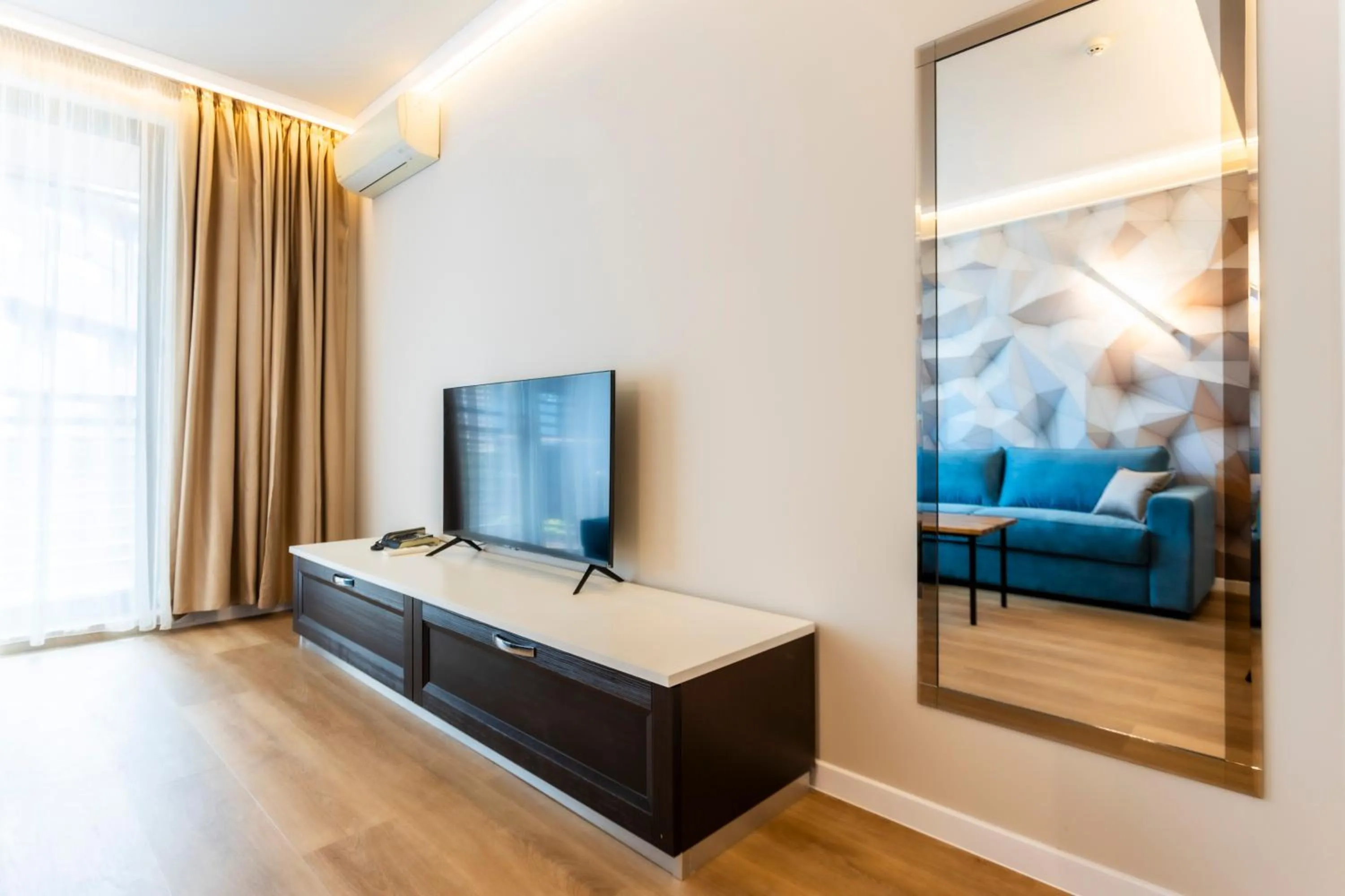 Communal lounge/ TV room in Galeon Residence & SPA