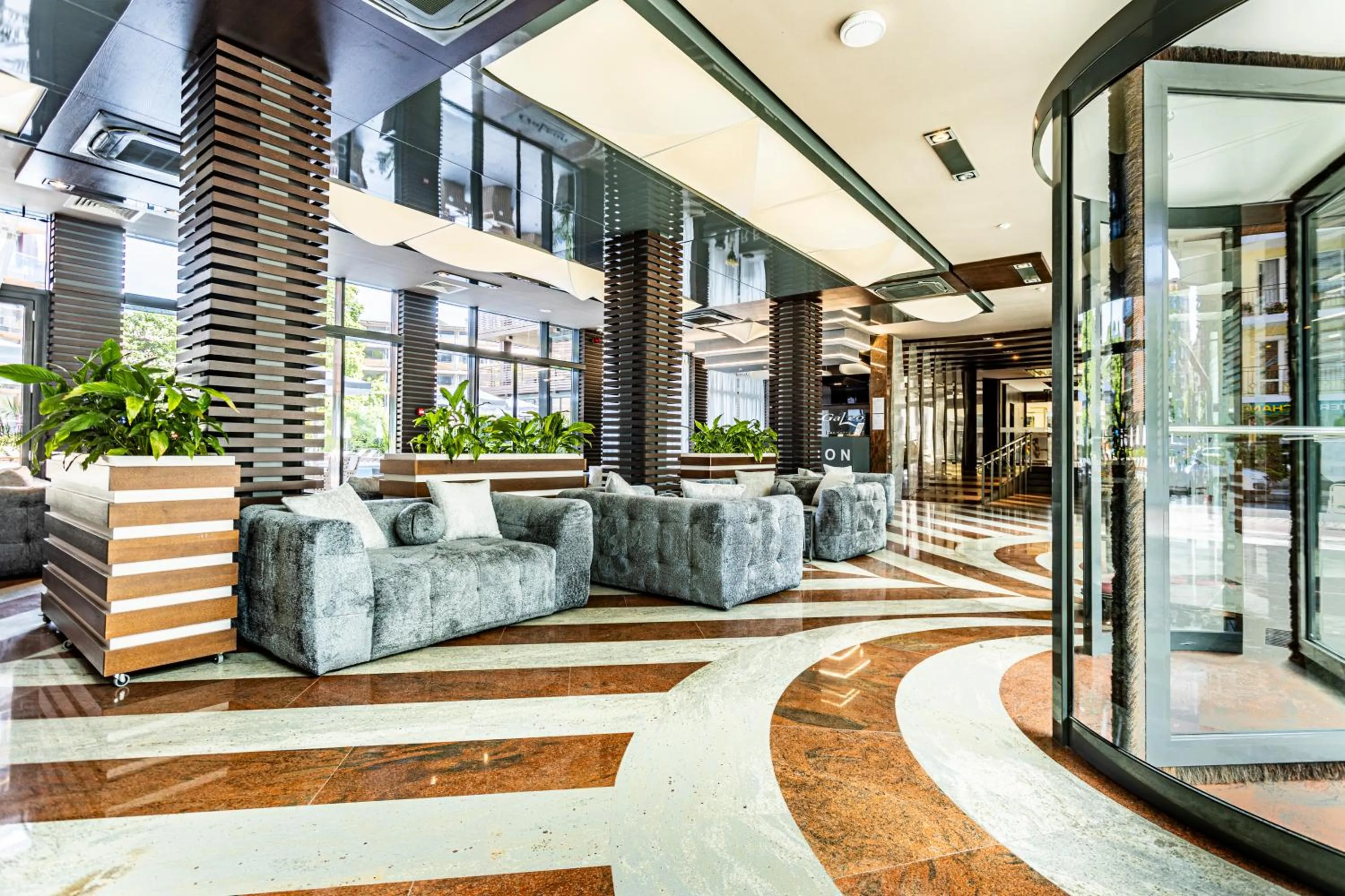 Lobby or reception in Galeon Residence & SPA