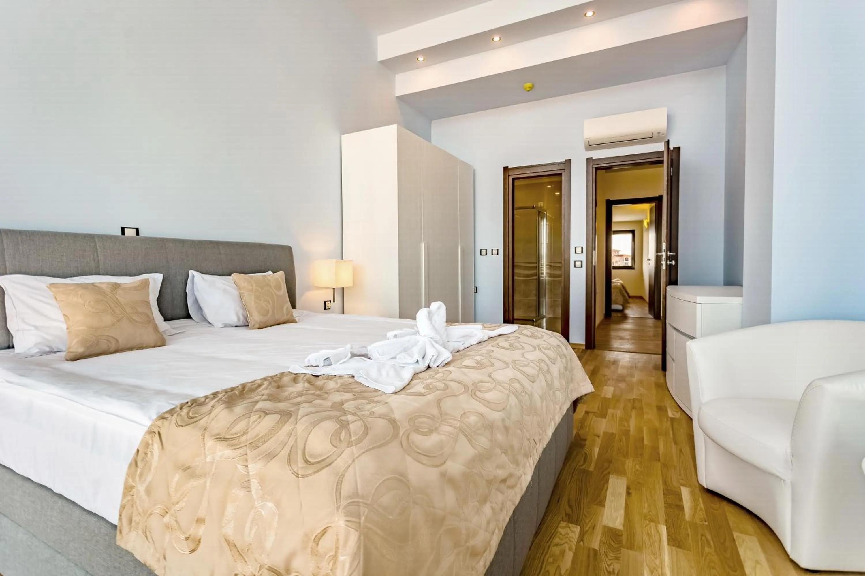 Bedroom, Bed in Galeon Residence & SPA