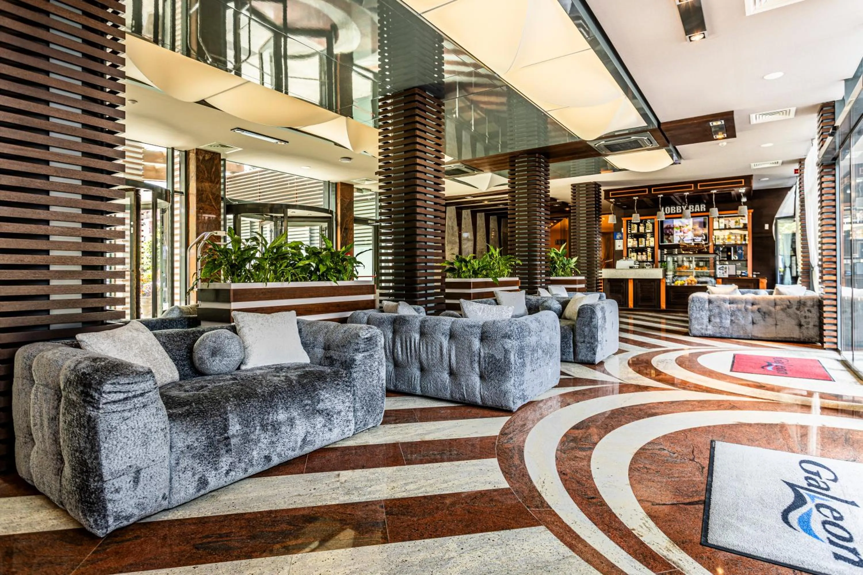 Lobby or reception in Galeon Residence & SPA