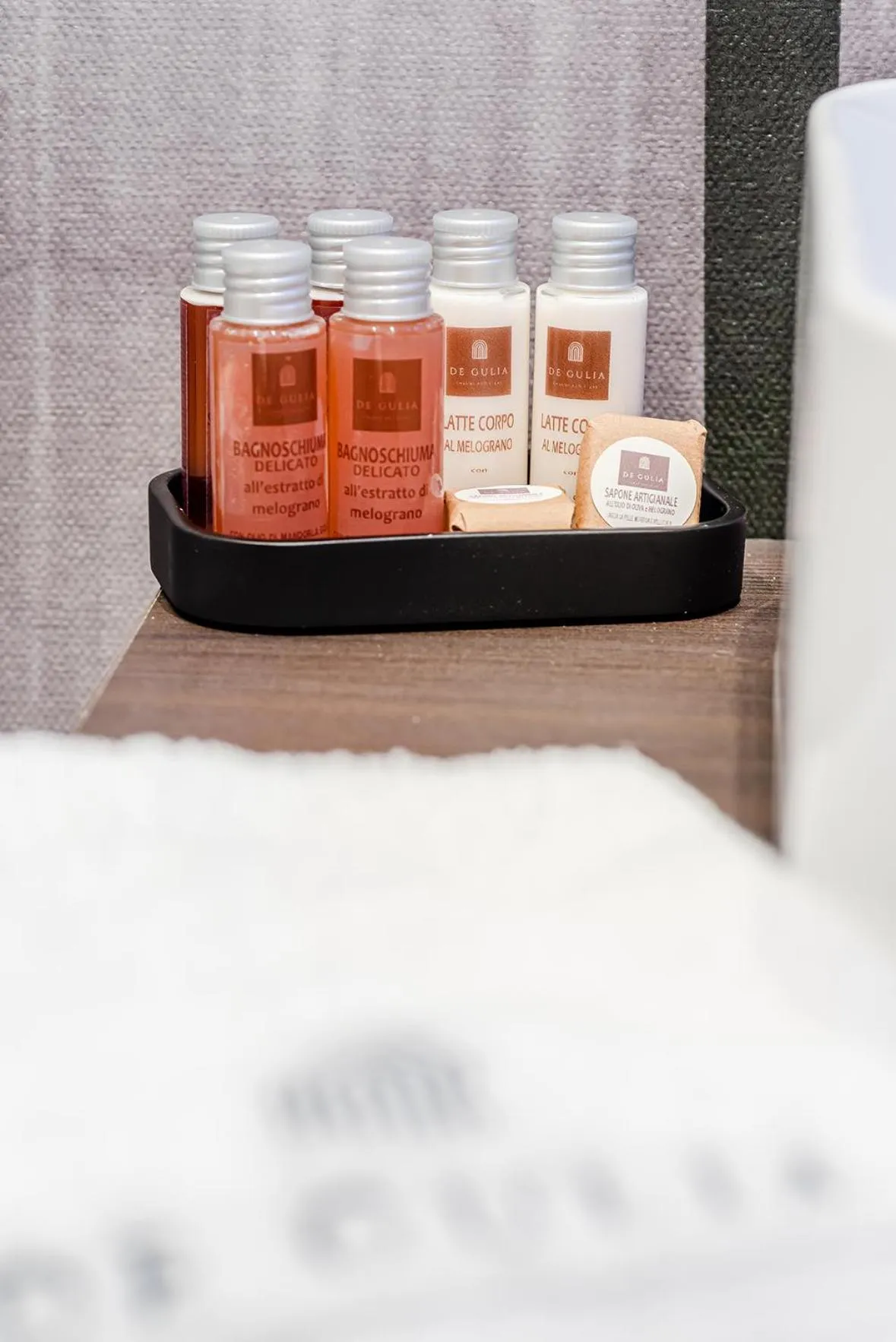 Bathroom, Bed in De Gulia Charme and Relax