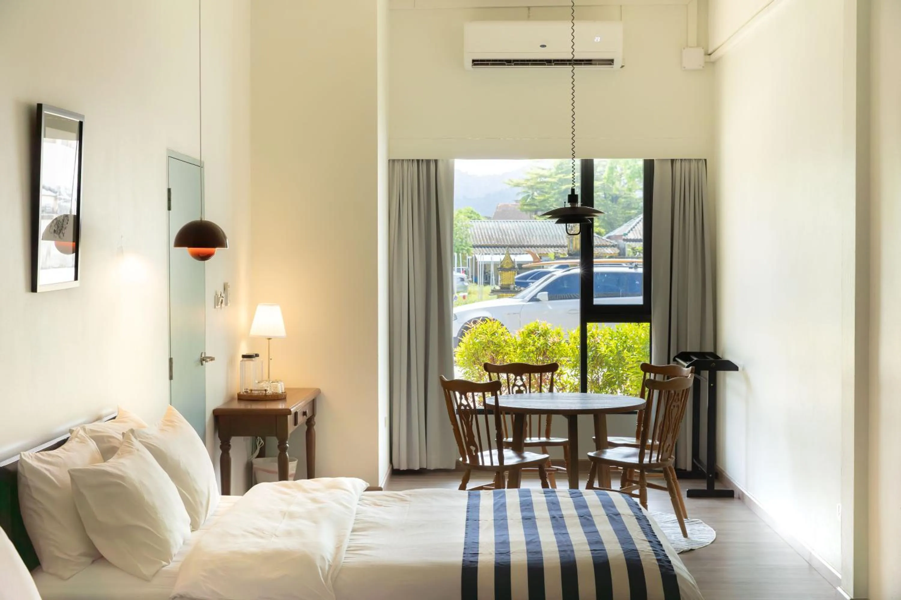 Seating area, Bed in Nautical Home & Seashell House B&B