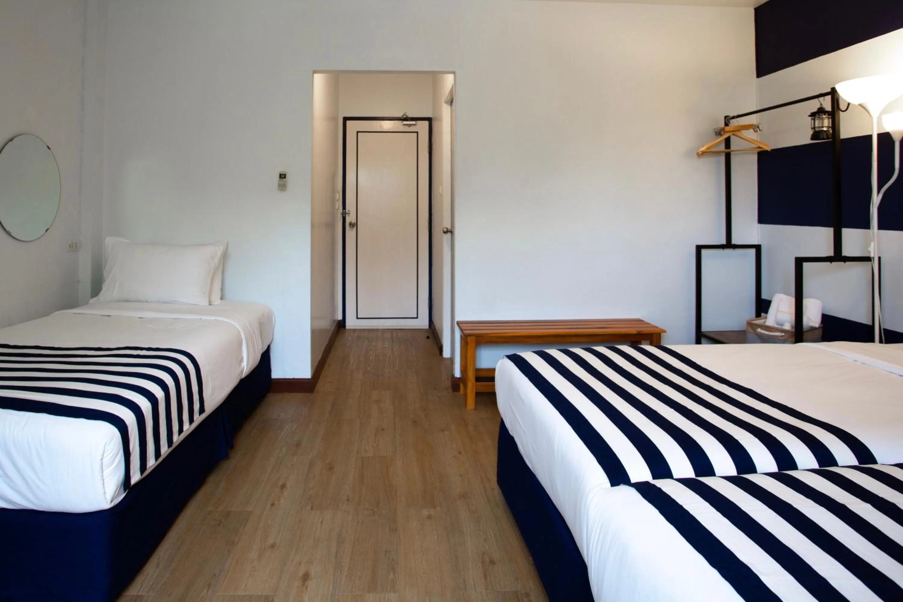 Photo of the whole room, Bed in Nautical Home & Seashell House B&B