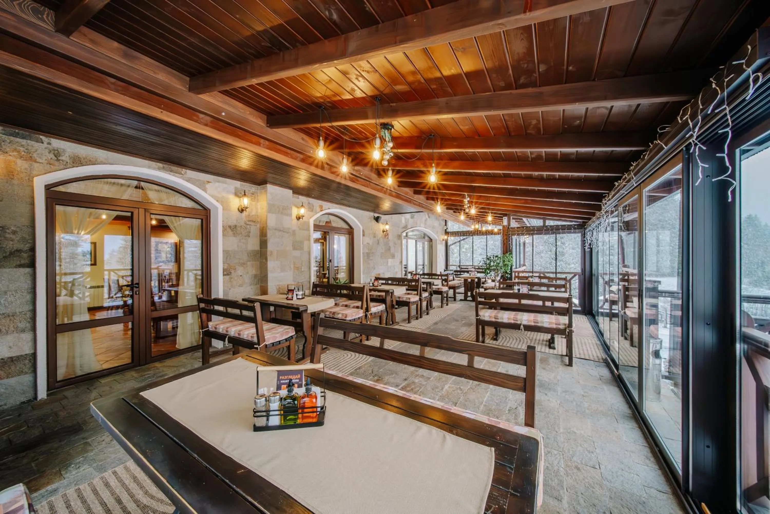 Restaurant/places to eat in Oak Residence Hotel & Relax