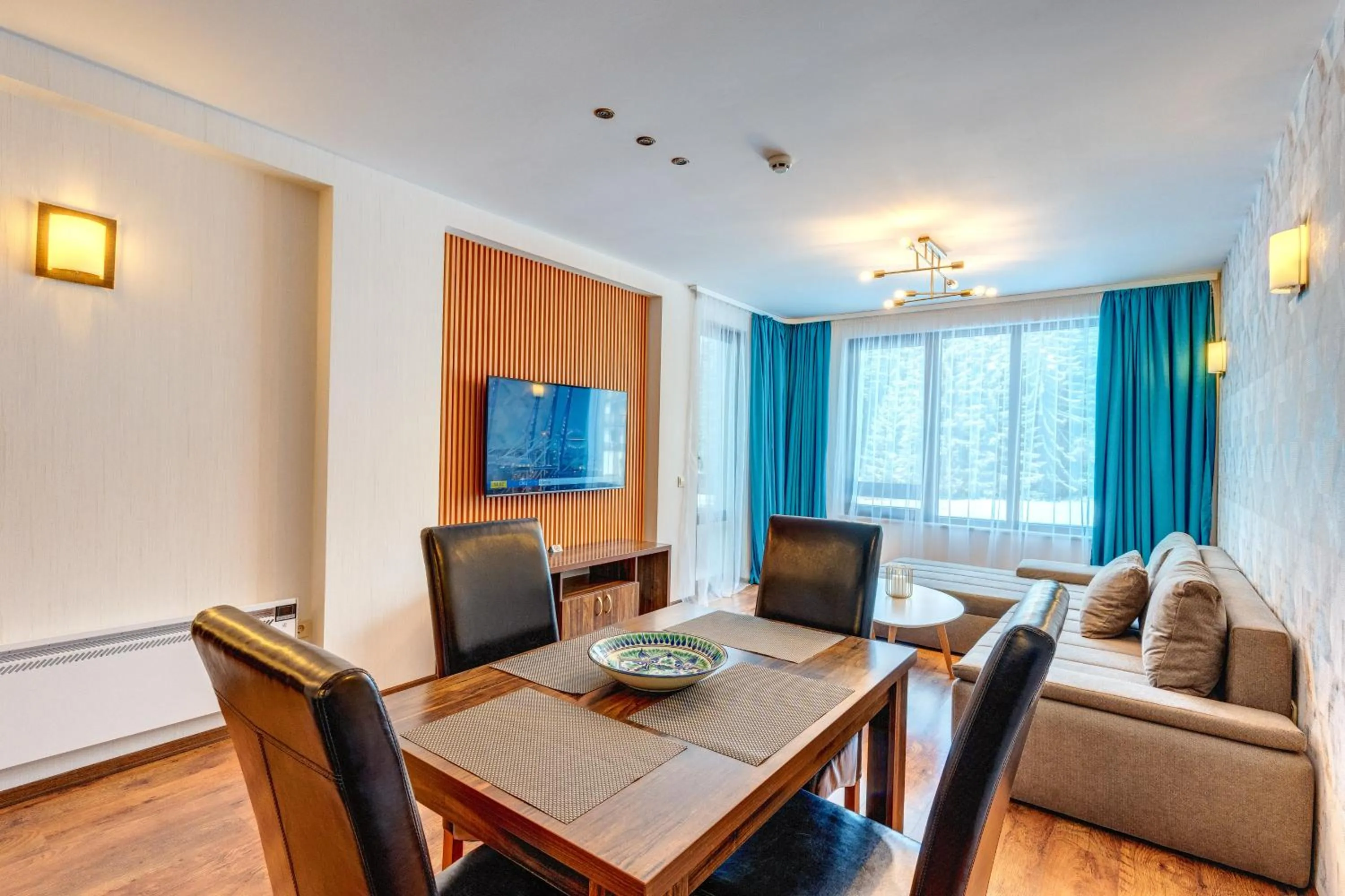 TV and multimedia in Oak Residence Hotel & Relax