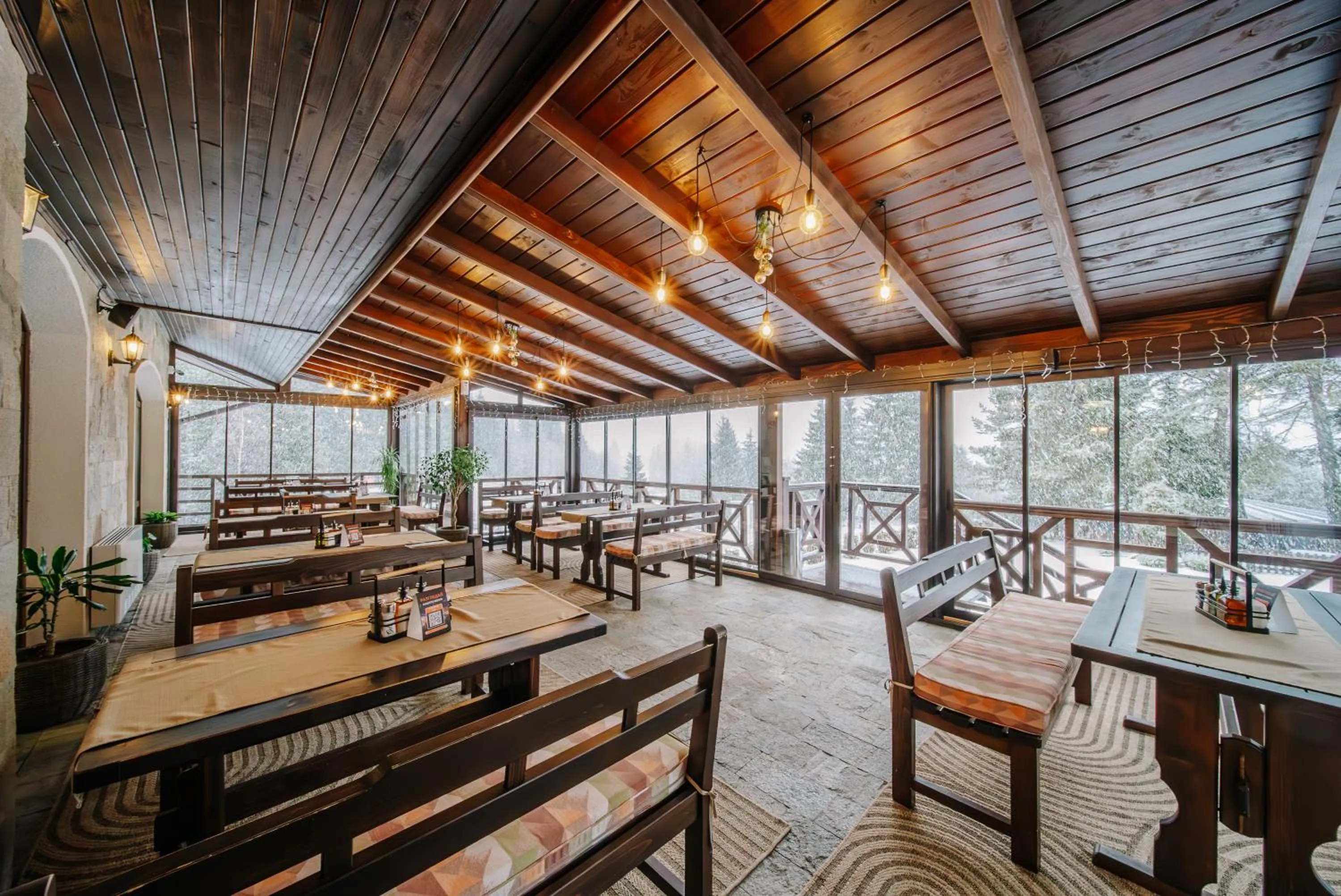 Restaurant/places to eat in Oak Residence Hotel & Relax