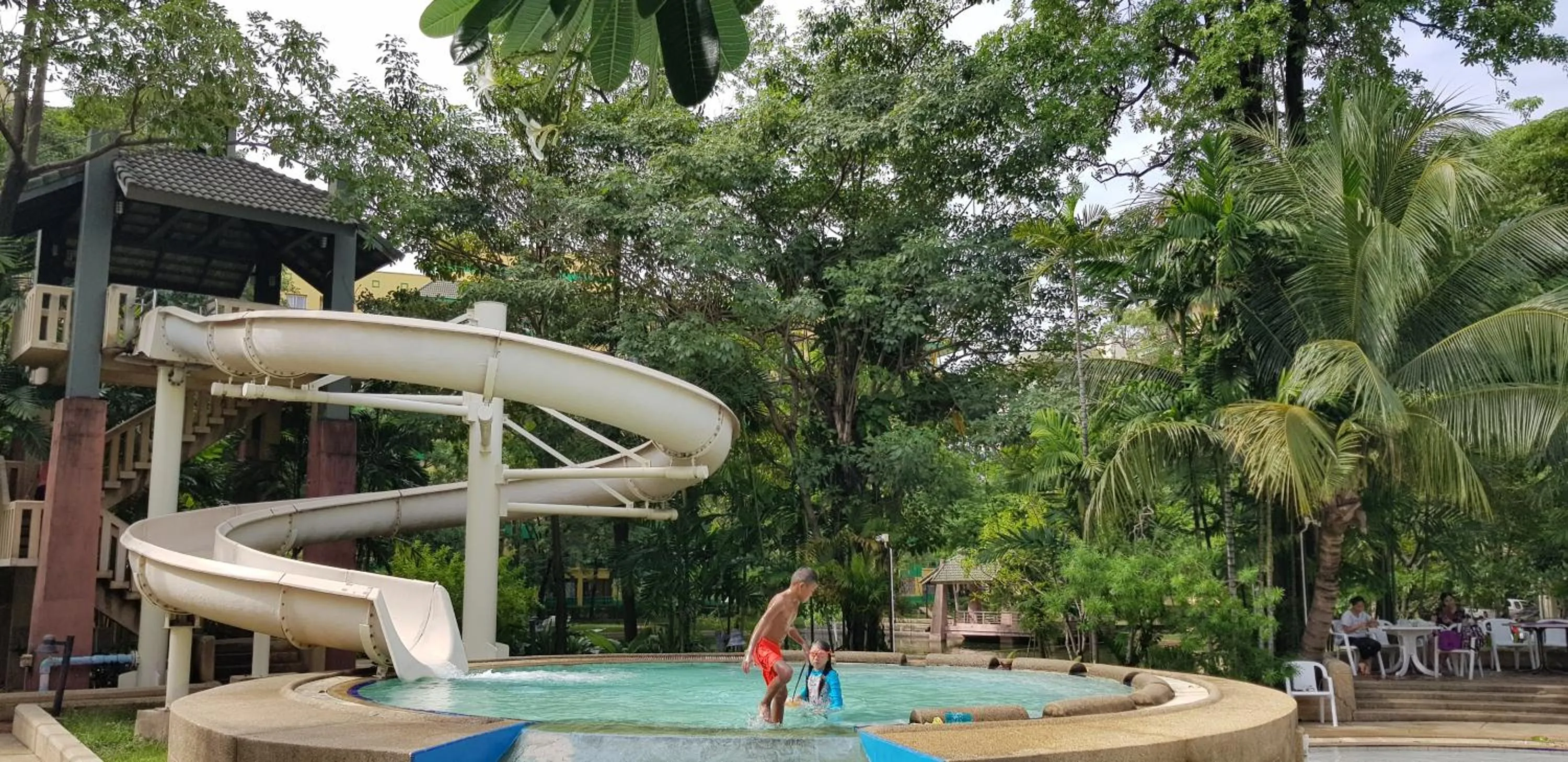 Garden in The Park Land Bangna by Nudda