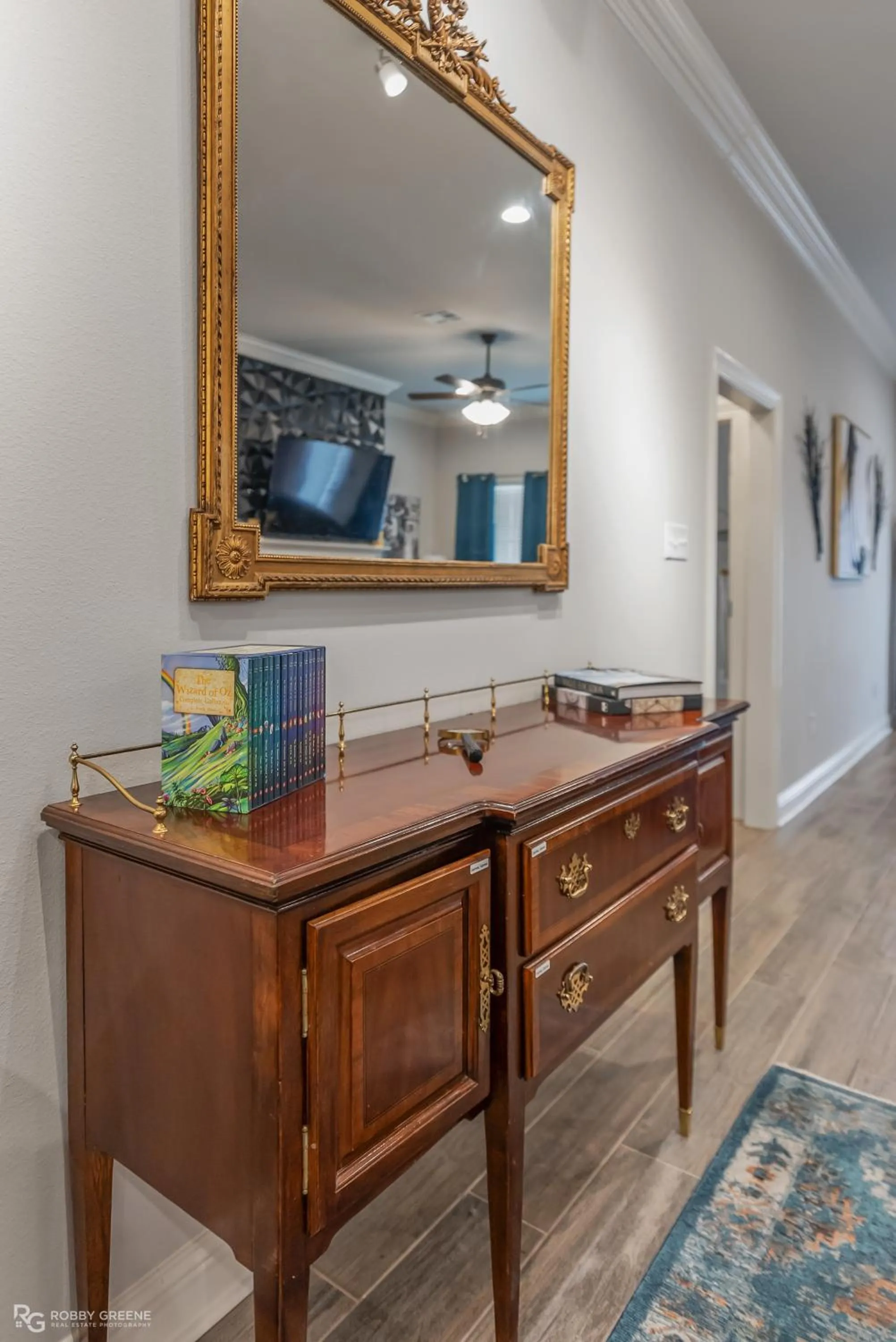 Game Room in Modern Regional Art Gallery Home - Spacious & New! Tv in each room