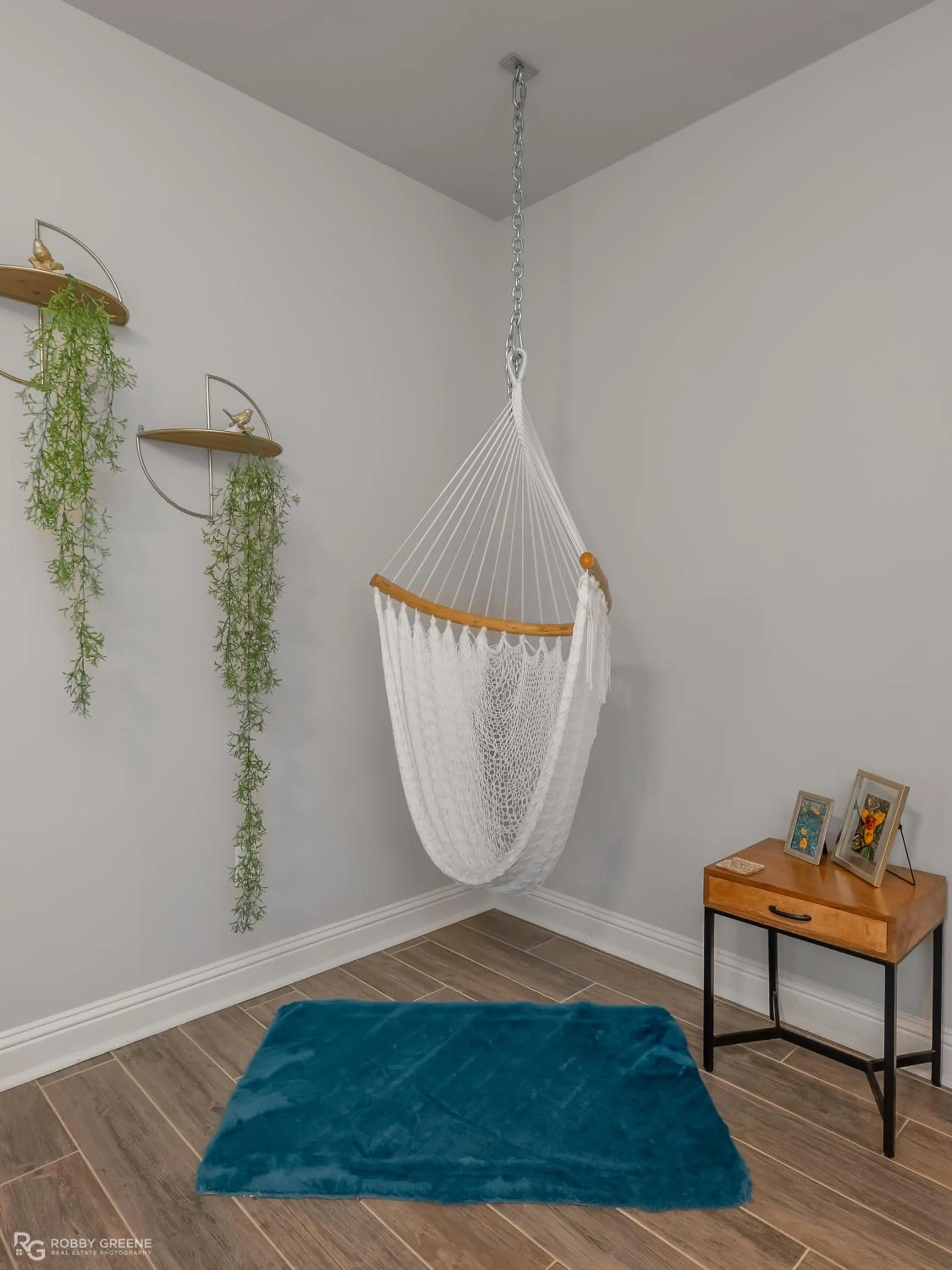 Seating area in Modern Regional Art Gallery Home - Spacious & New! Tv in each room