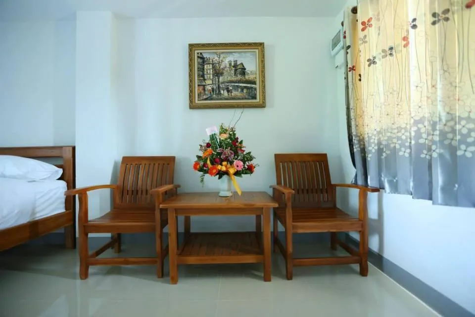 Seating area, Bed in Siya House Hotel