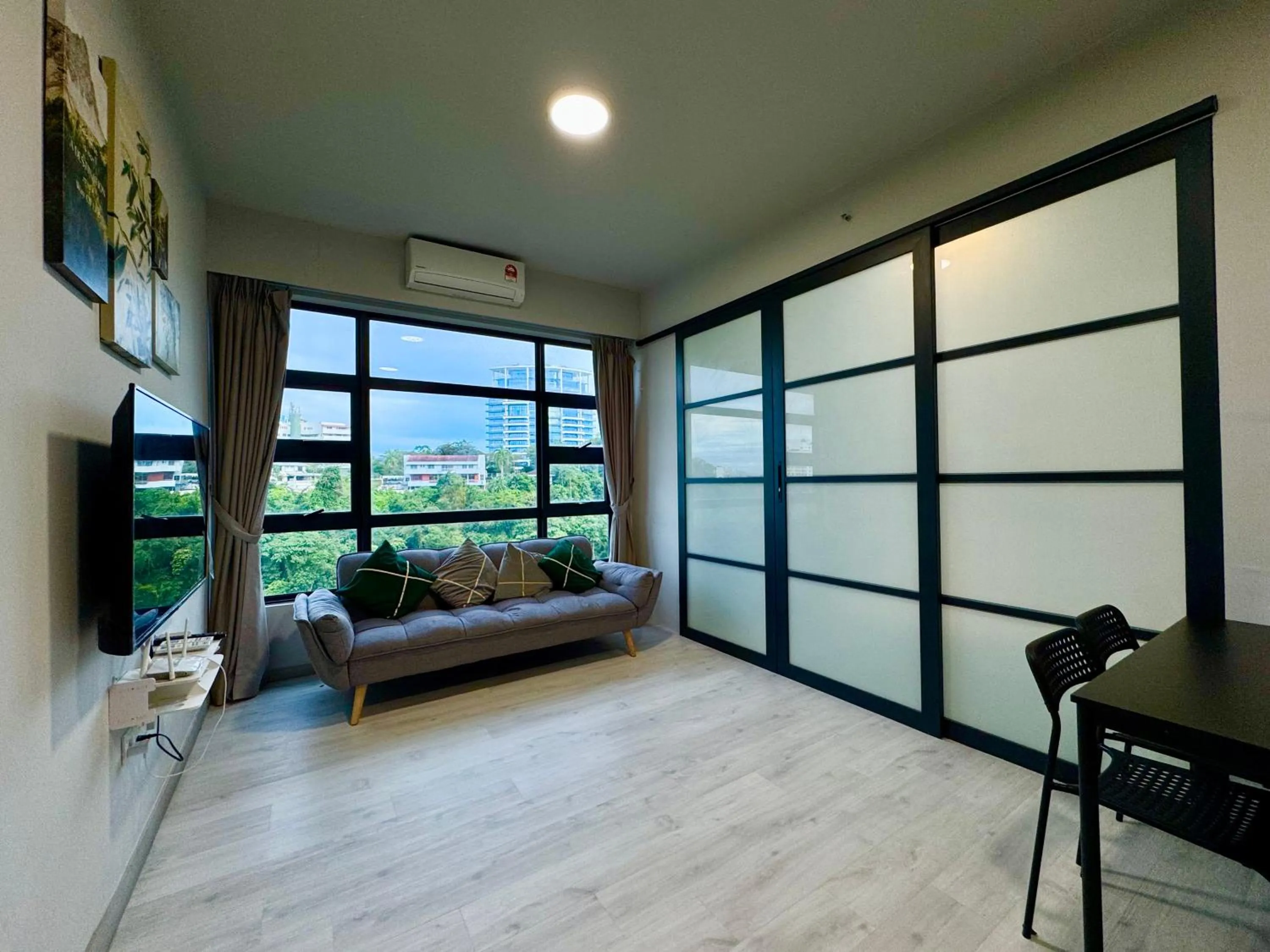 TV and multimedia in Sunset Seaview Vacation Condos @ Jesselton Quay