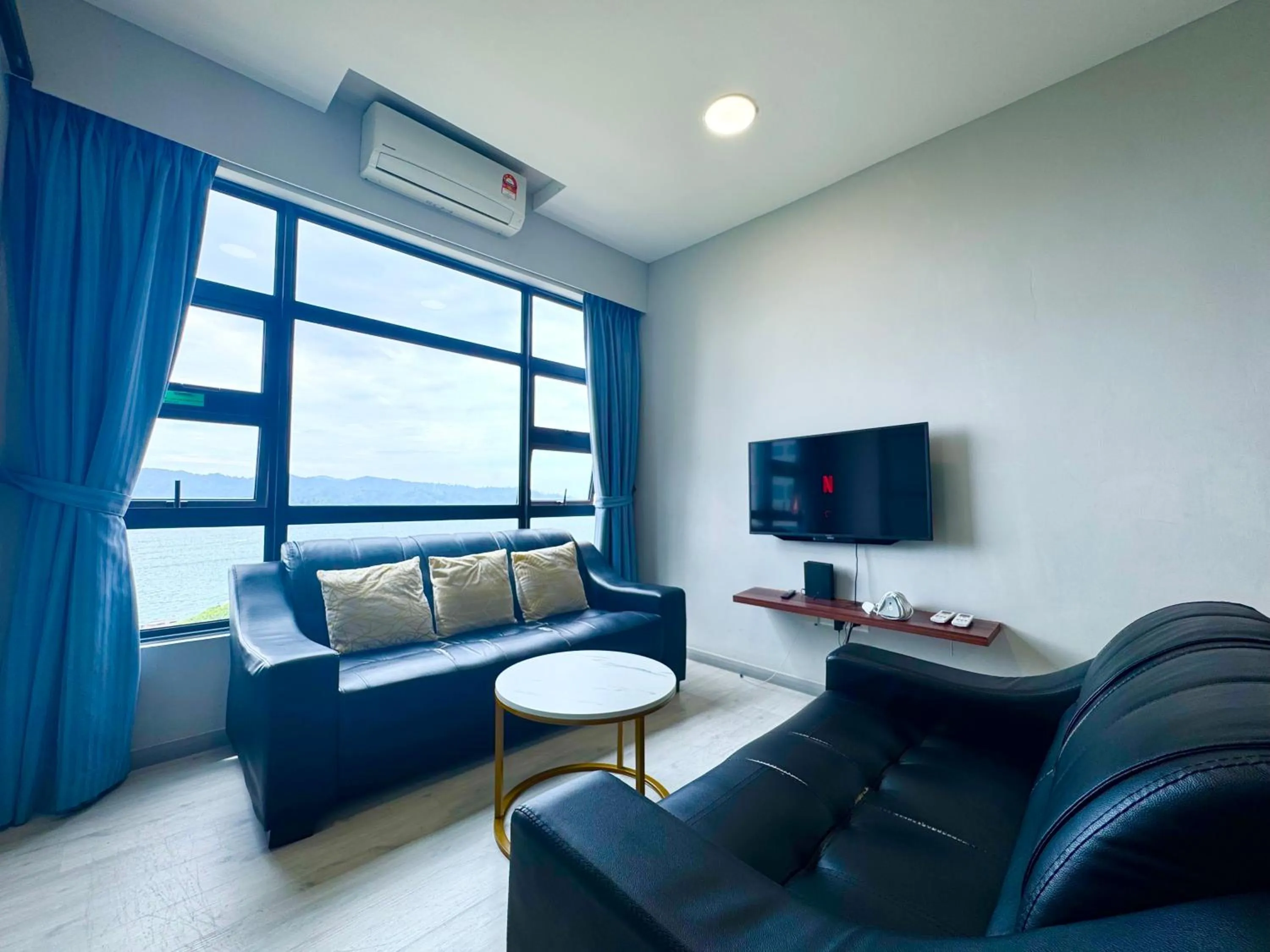 TV and multimedia in Sunset Seaview Vacation Condos @ Jesselton Quay