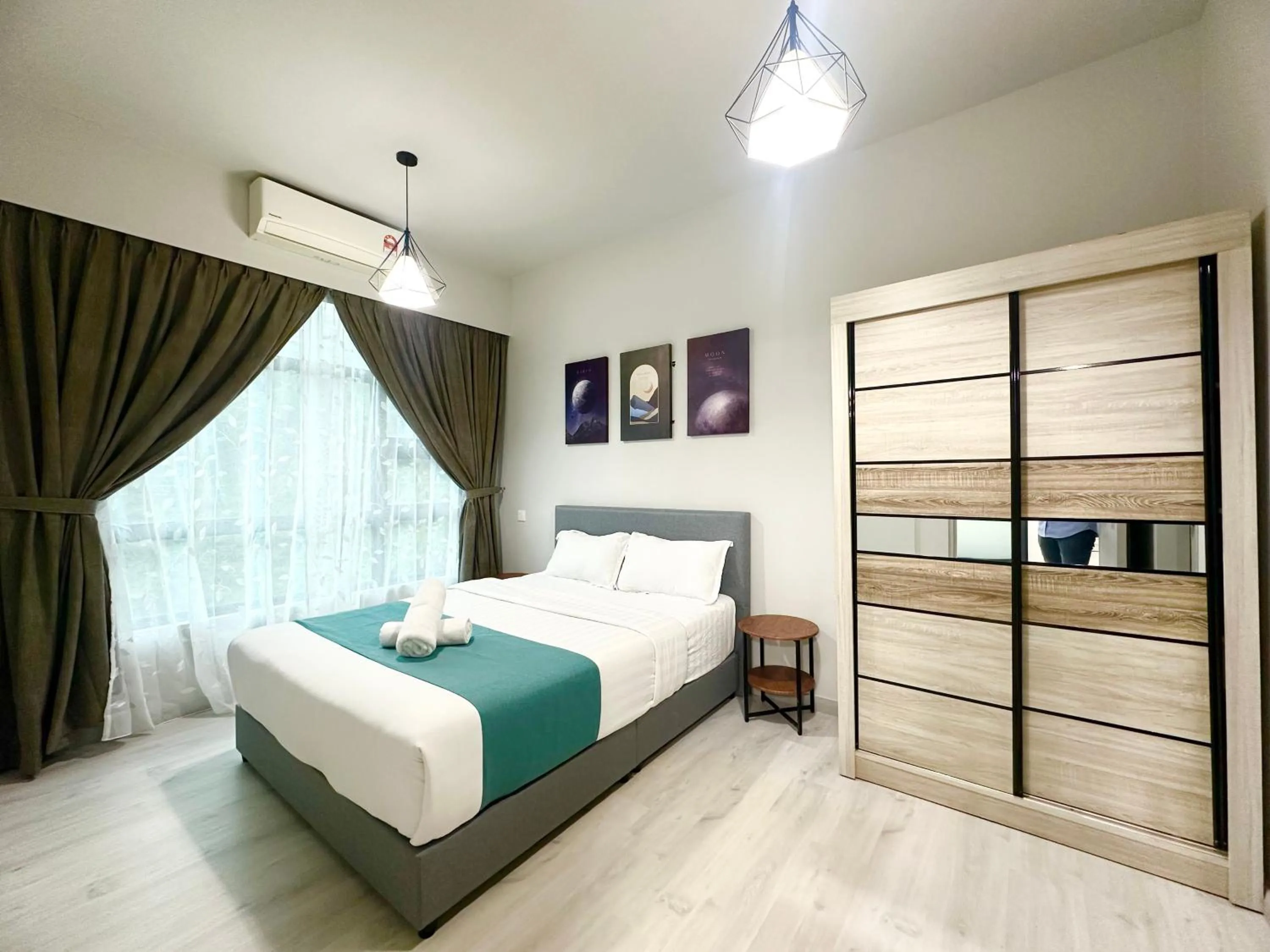 Bed in Sunset Seaview Vacation Condos @ Jesselton Quay