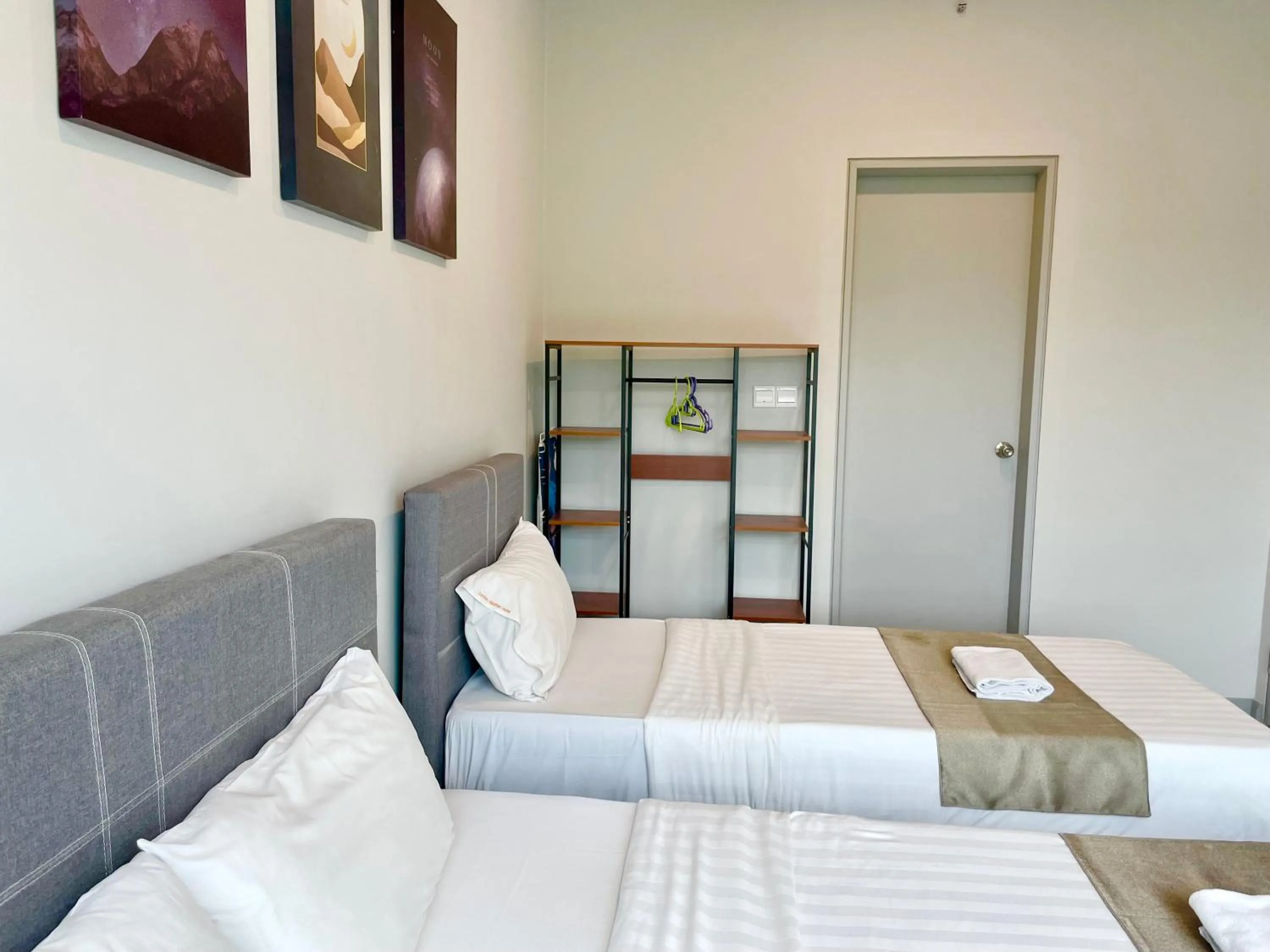 Bed in Sunset Seaview Vacation Condos @ Jesselton Quay