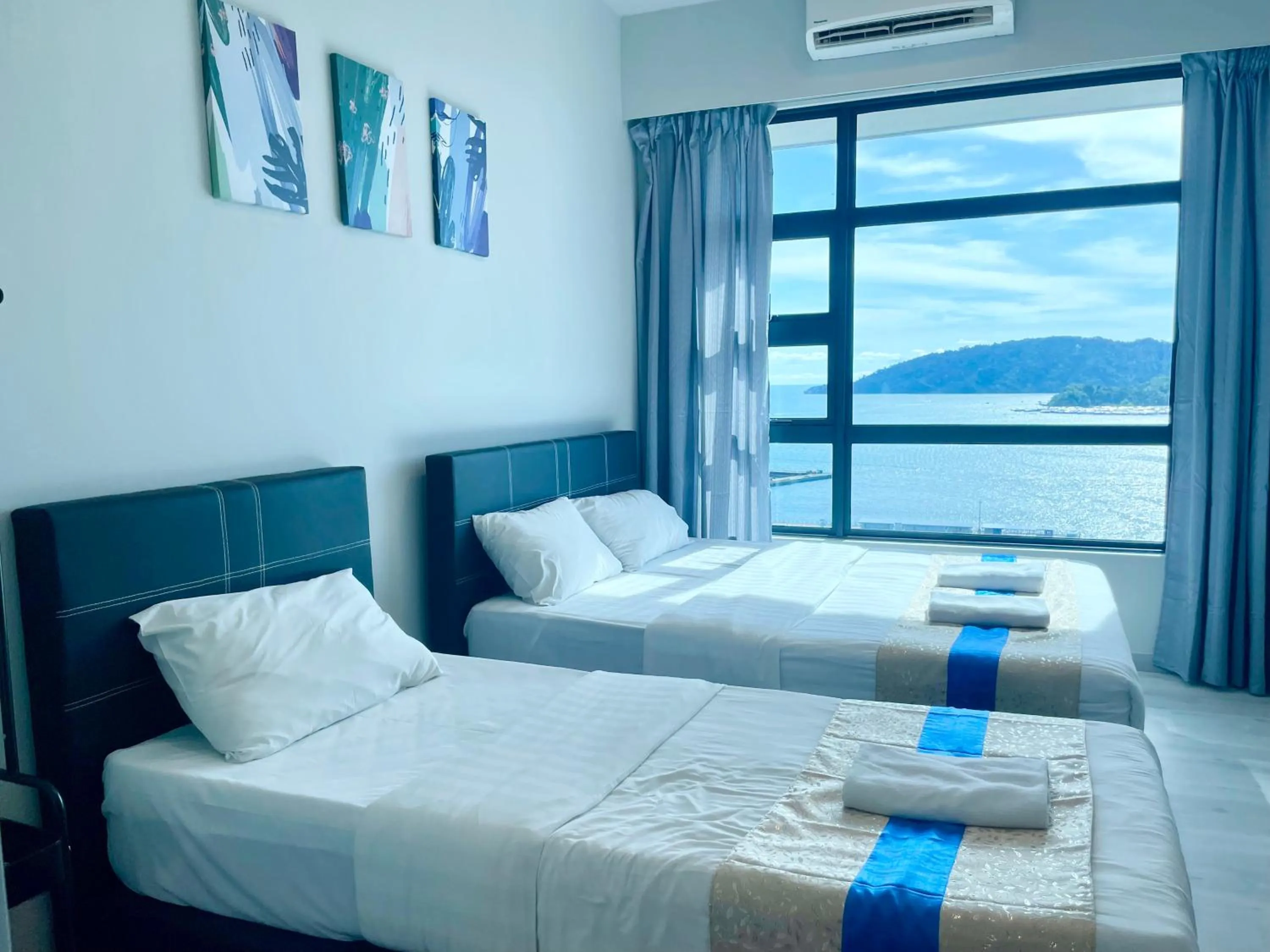 Bed in Sunset Seaview Vacation Condos @ Jesselton Quay