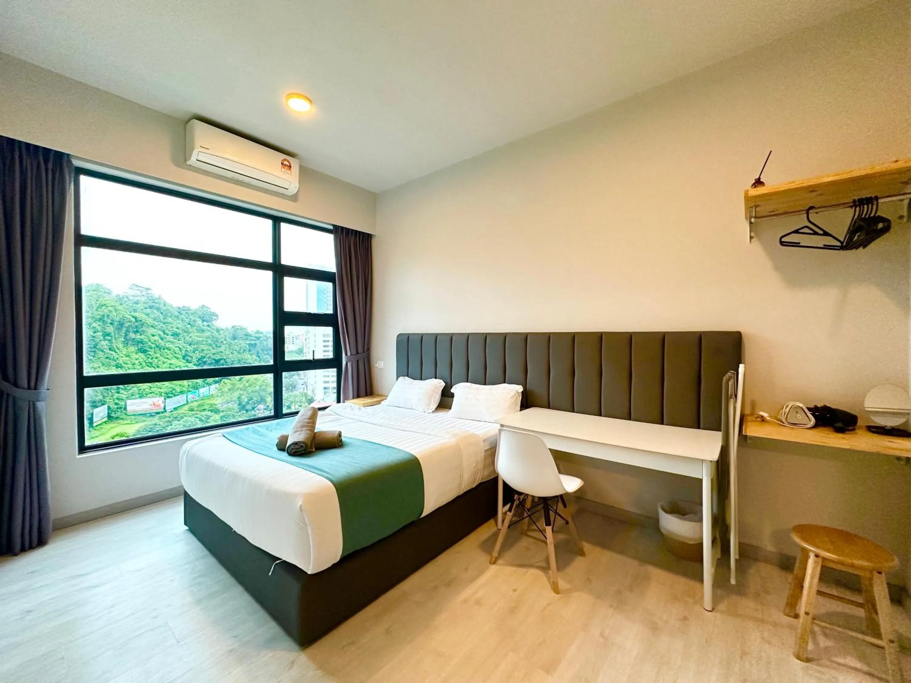 Bed in Sunset Seaview Vacation Condos @ Jesselton Quay