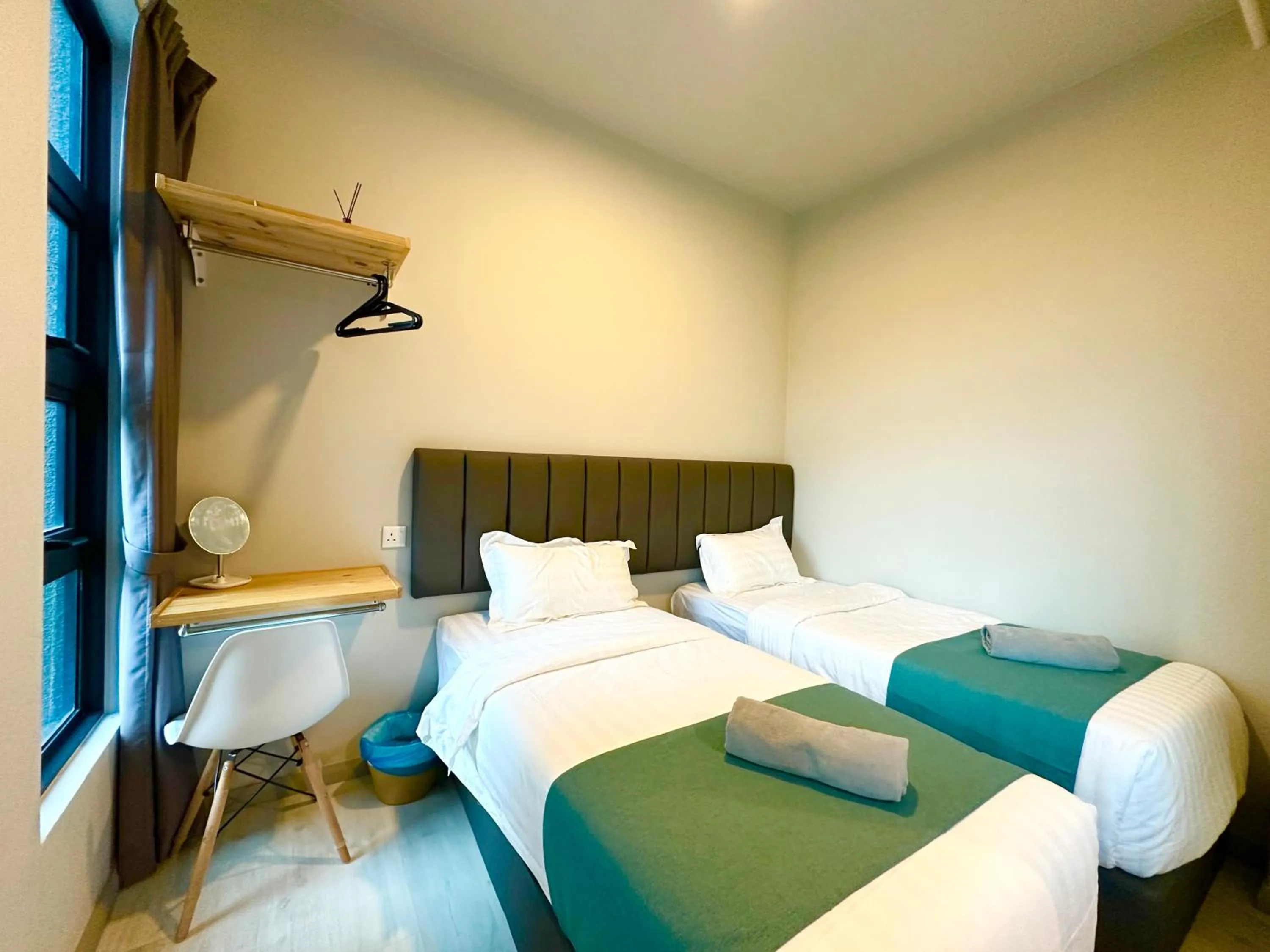 Bed in Sunset Seaview Vacation Condos @ Jesselton Quay