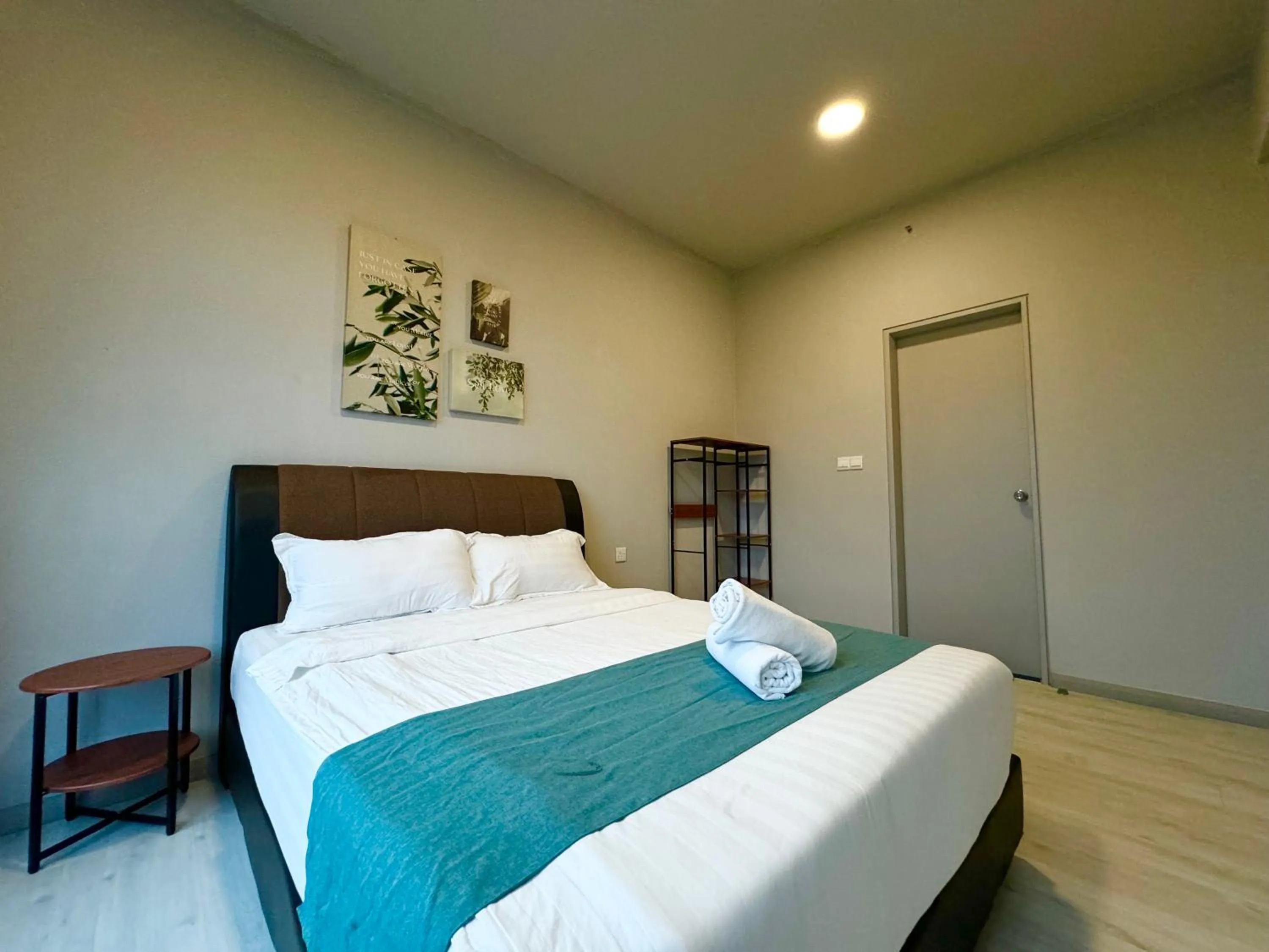 Bed in Sunset Seaview Vacation Condos @ Jesselton Quay