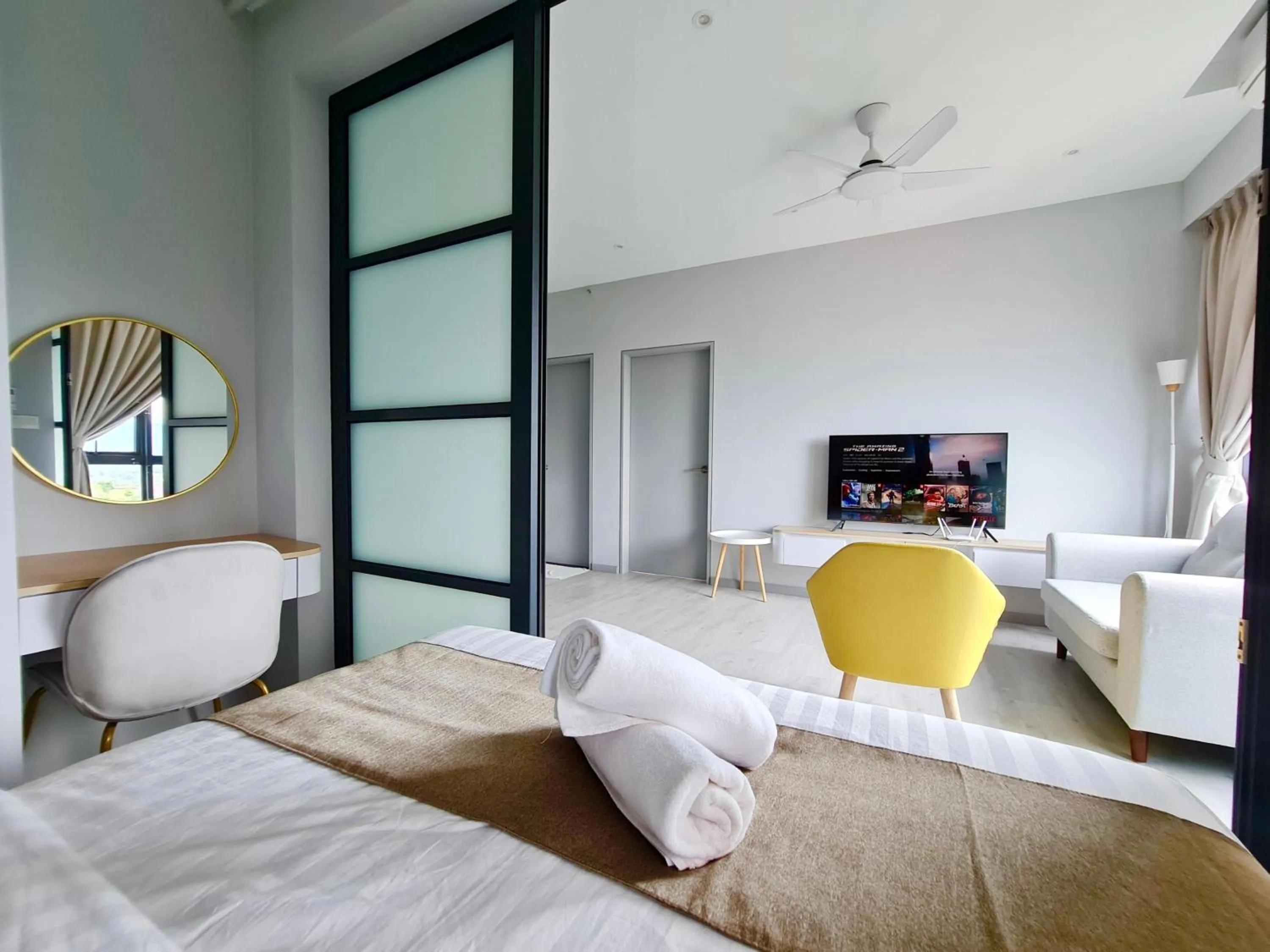 Bed in Sunset Seaview Vacation Condos @ Jesselton Quay