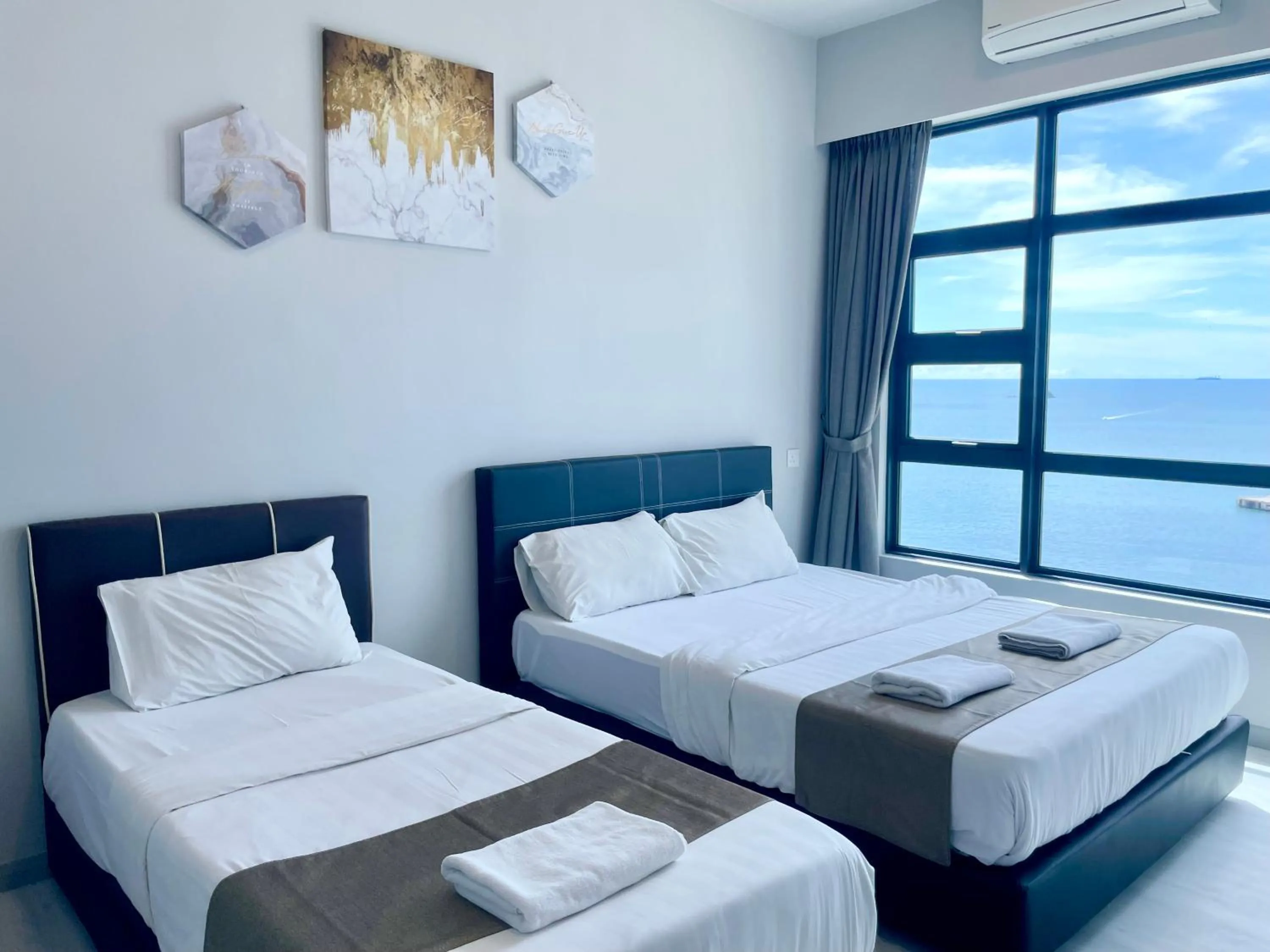 Bed in Sunset Seaview Vacation Condos @ Jesselton Quay