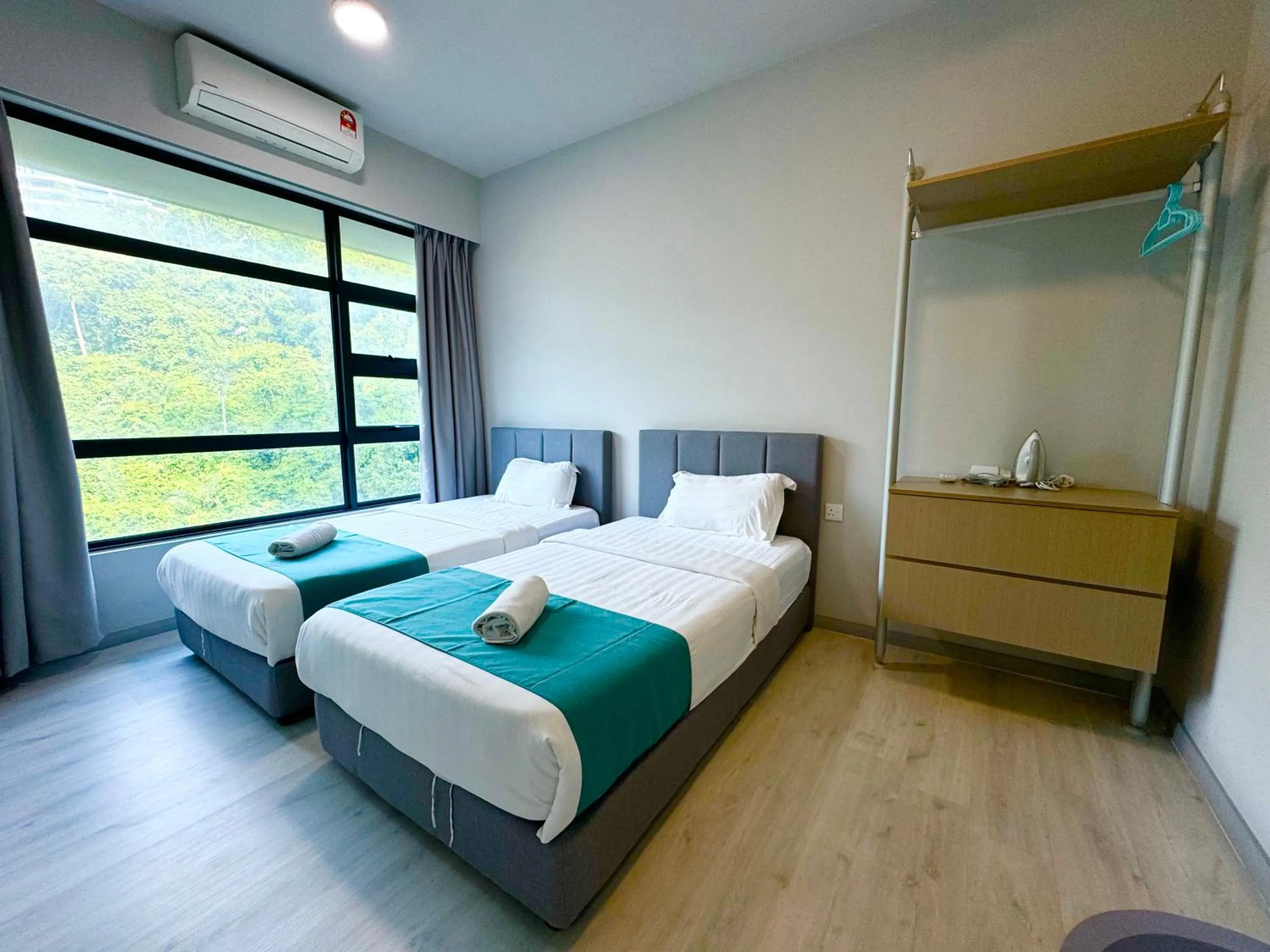 Bed in Sunset Seaview Vacation Condos @ Jesselton Quay