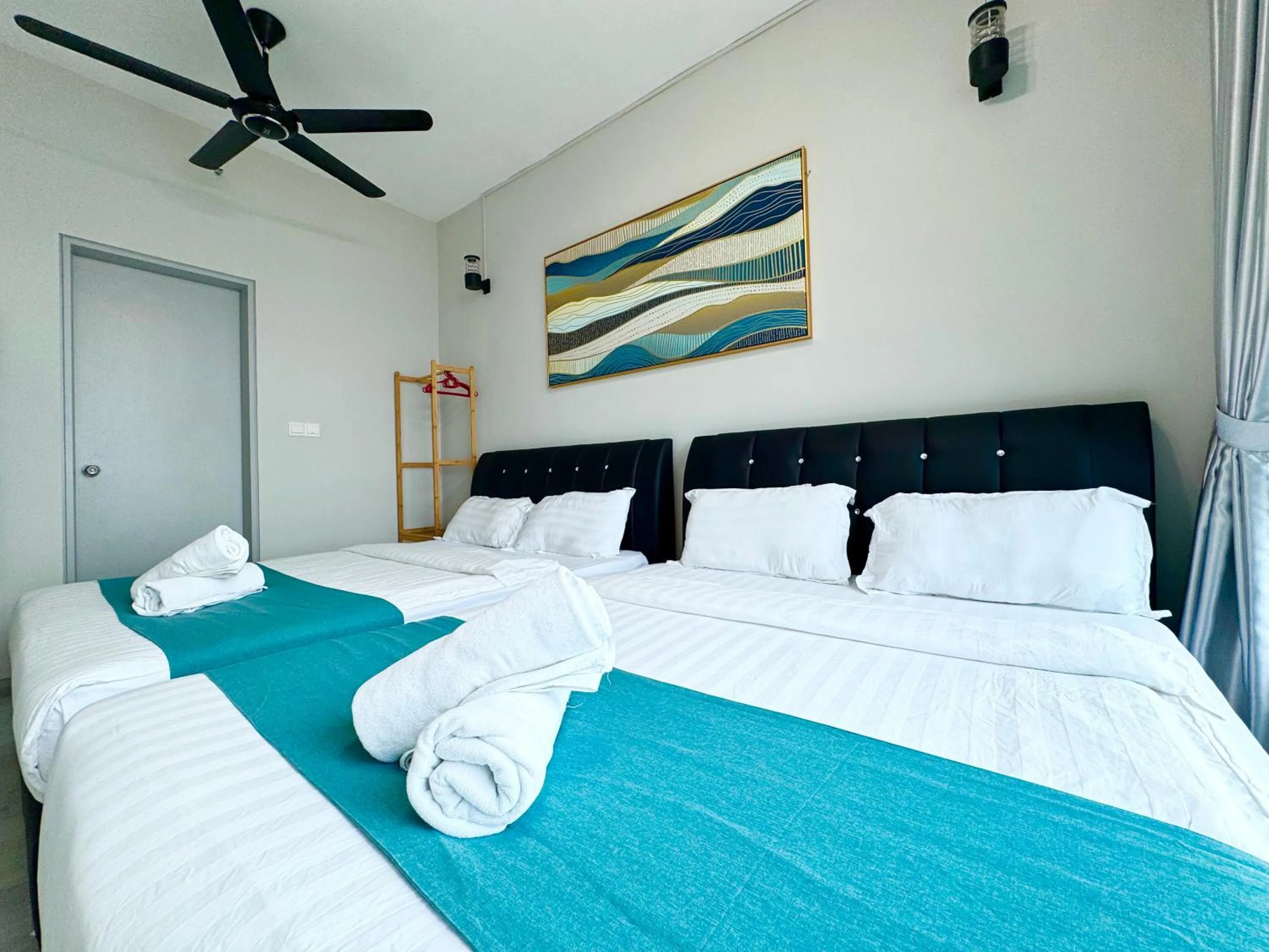 Bed in Sunset Seaview Vacation Condos @ Jesselton Quay