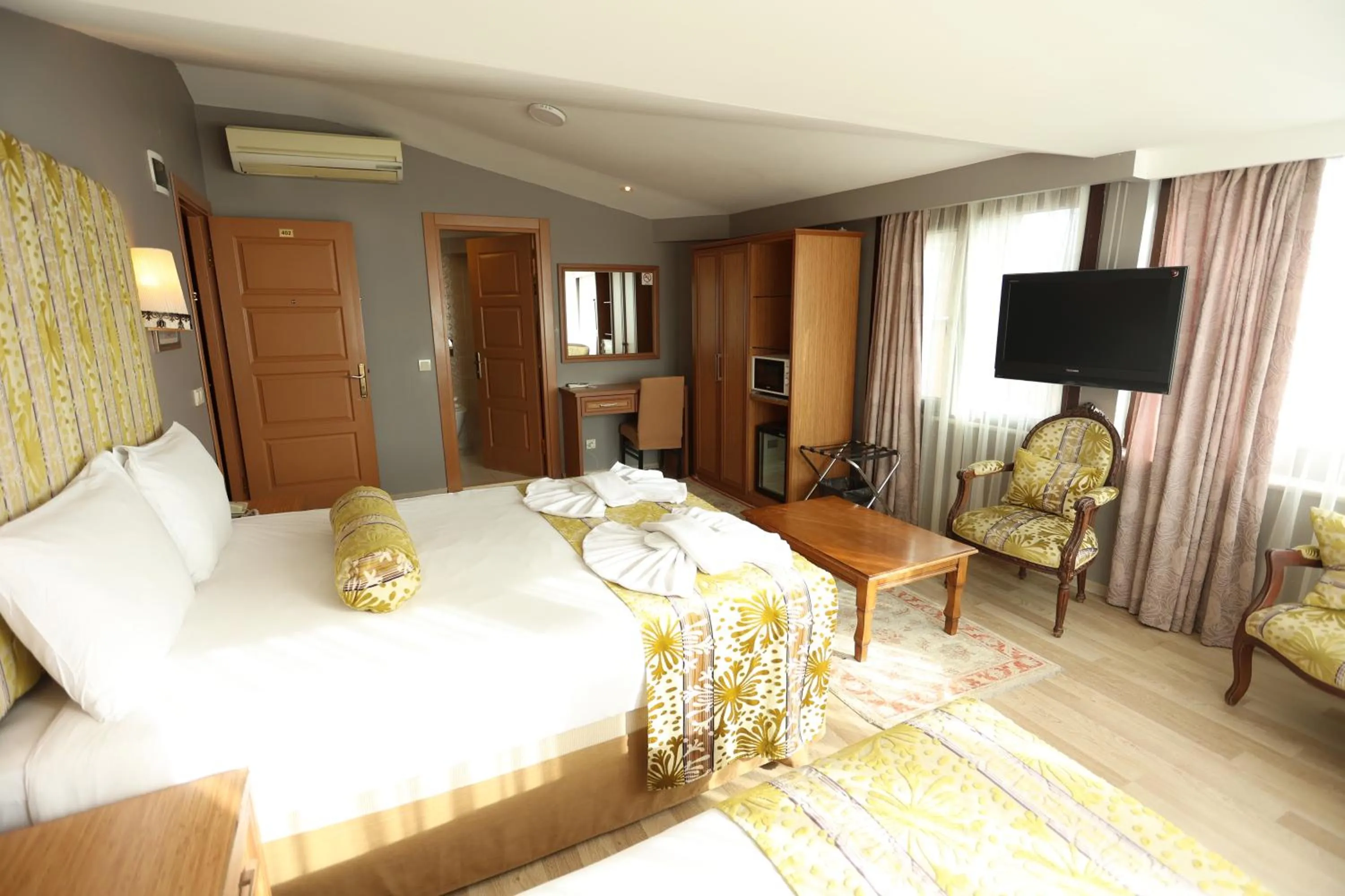 Bed in Hotel Tashkonak Istanbul