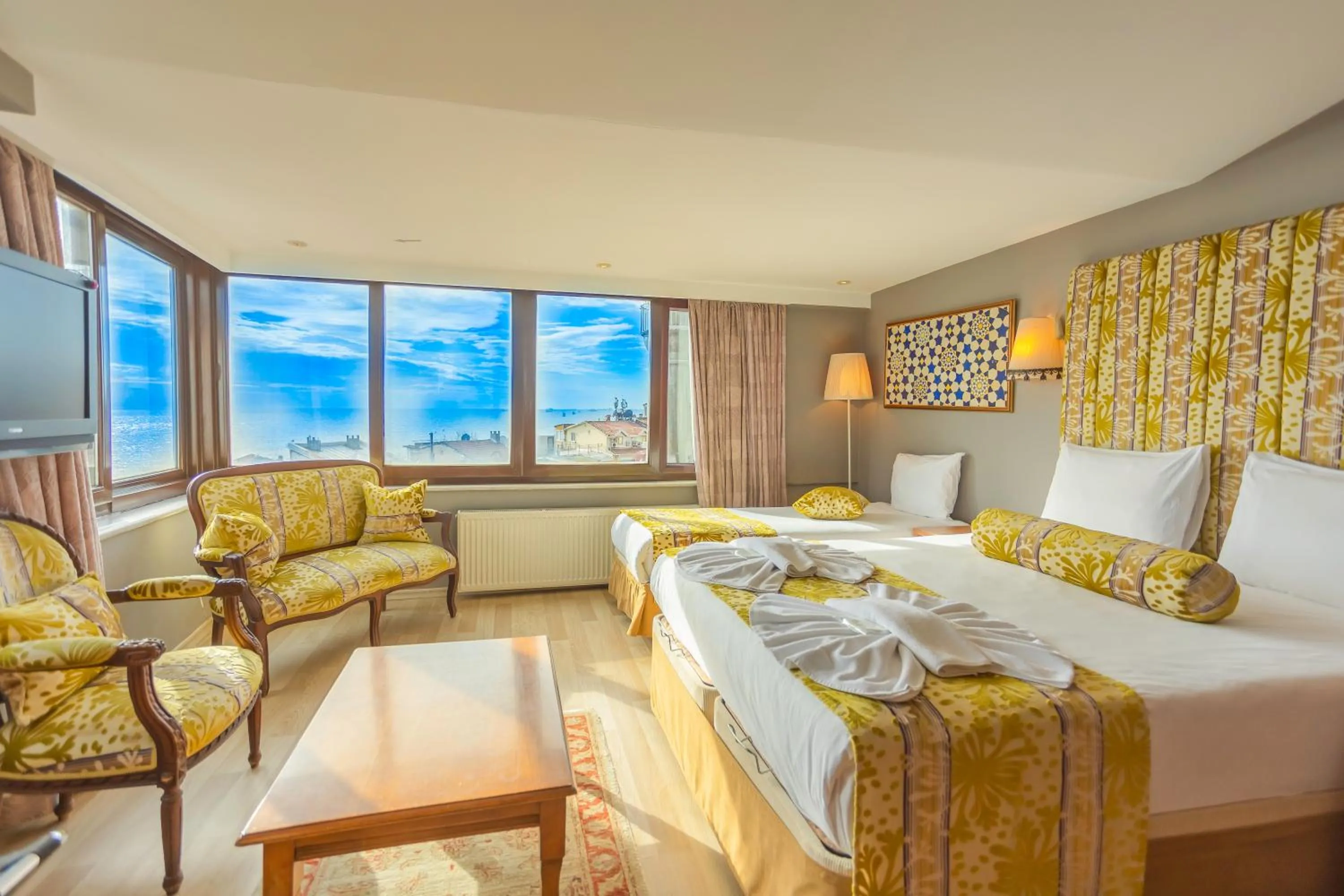 Bed in Hotel Tashkonak Istanbul