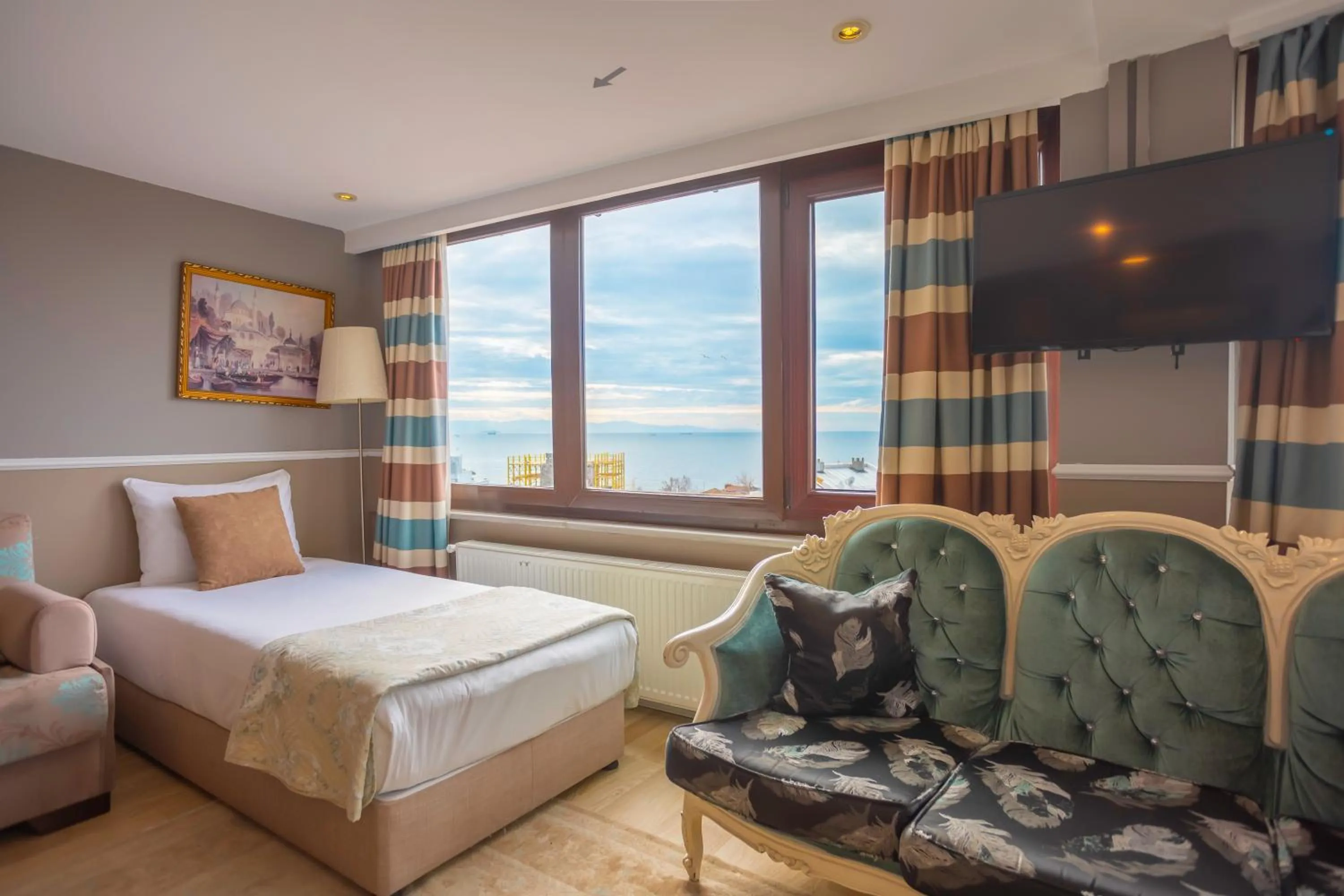 Bed in Hotel Tashkonak Istanbul