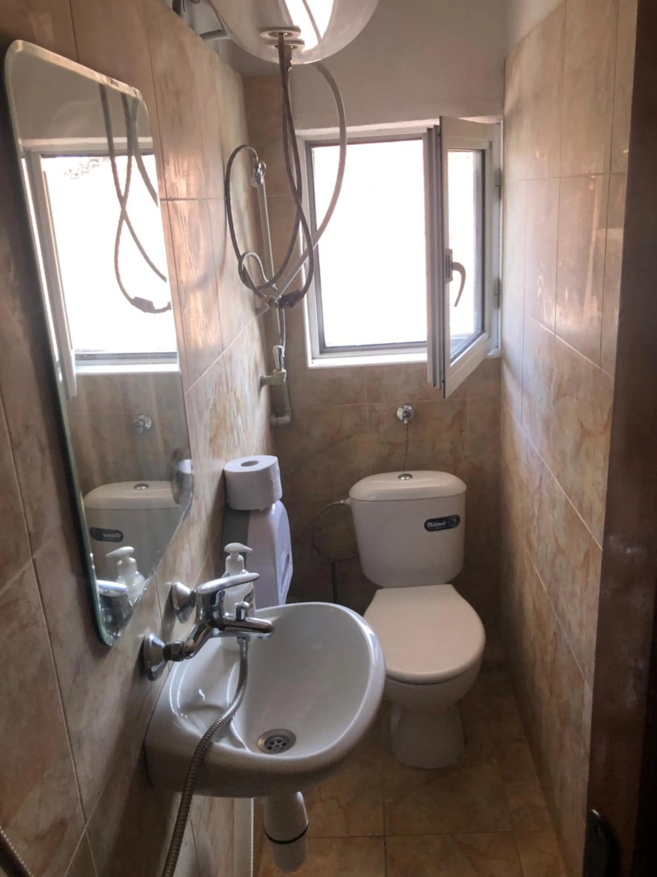 Toilet in Hakuna Matata Guest House