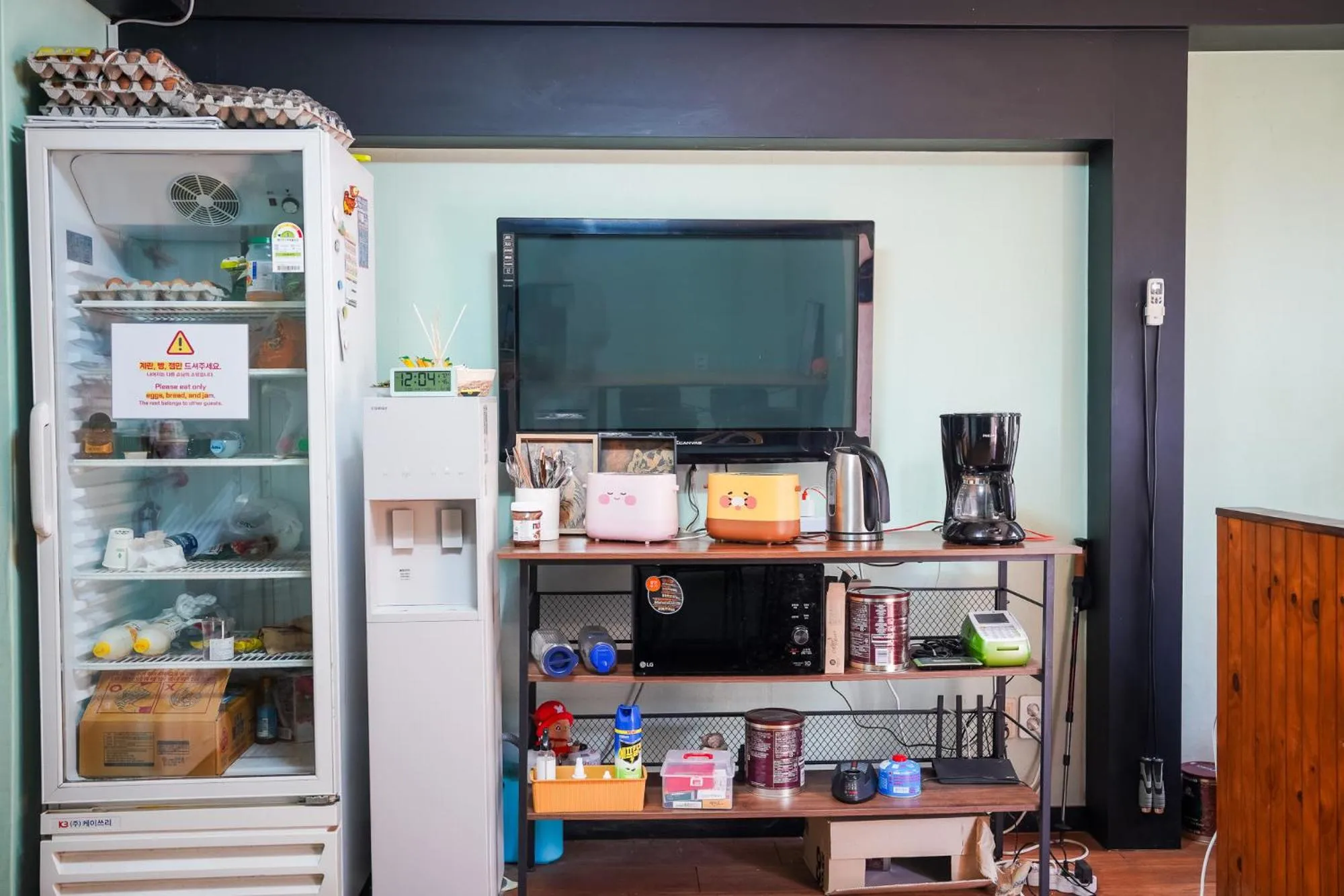 Kitchen or kitchenette in ttottot Jeju Backpackers