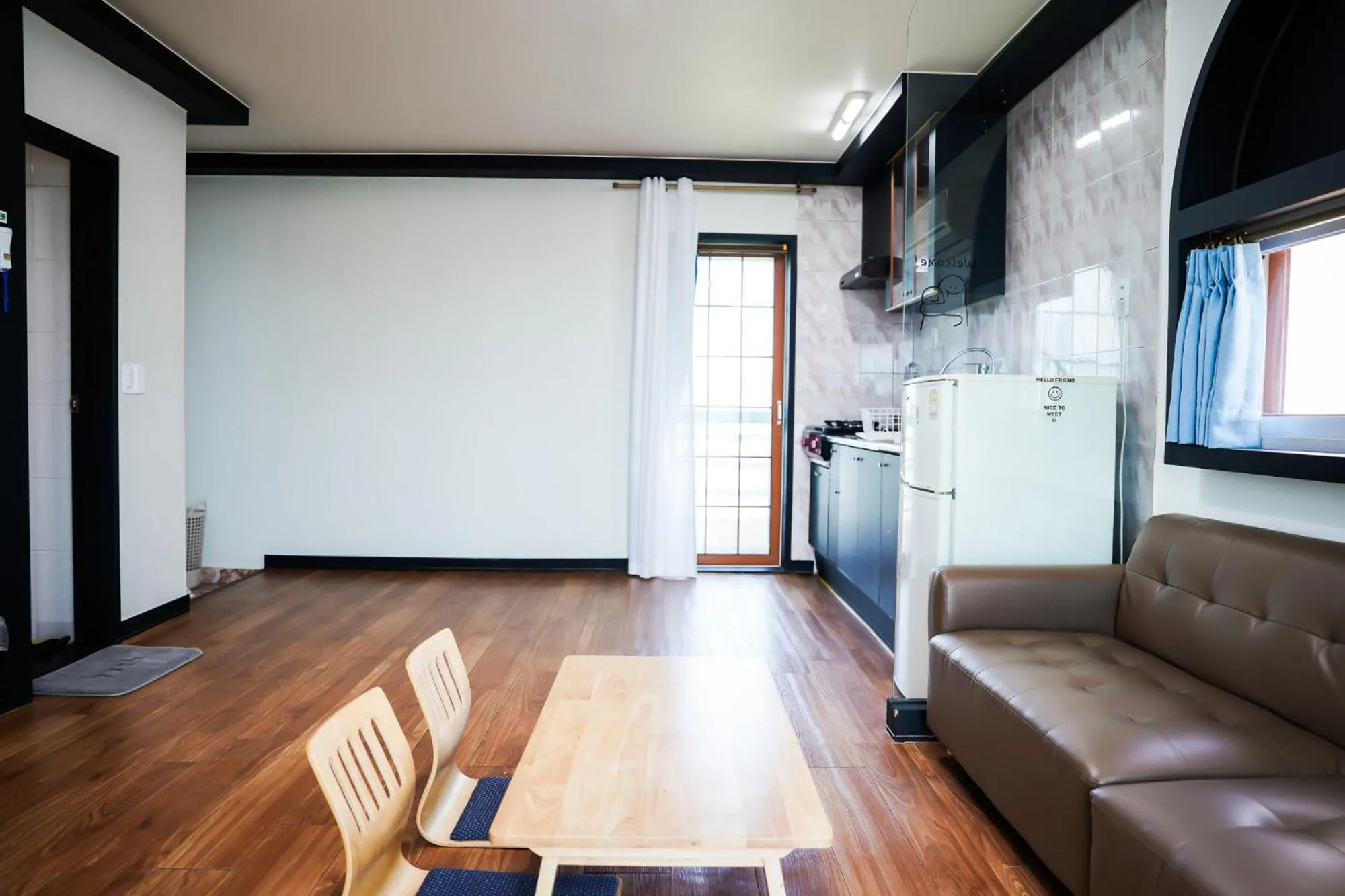 Kitchen or kitchenette in ttottot Jeju Backpackers