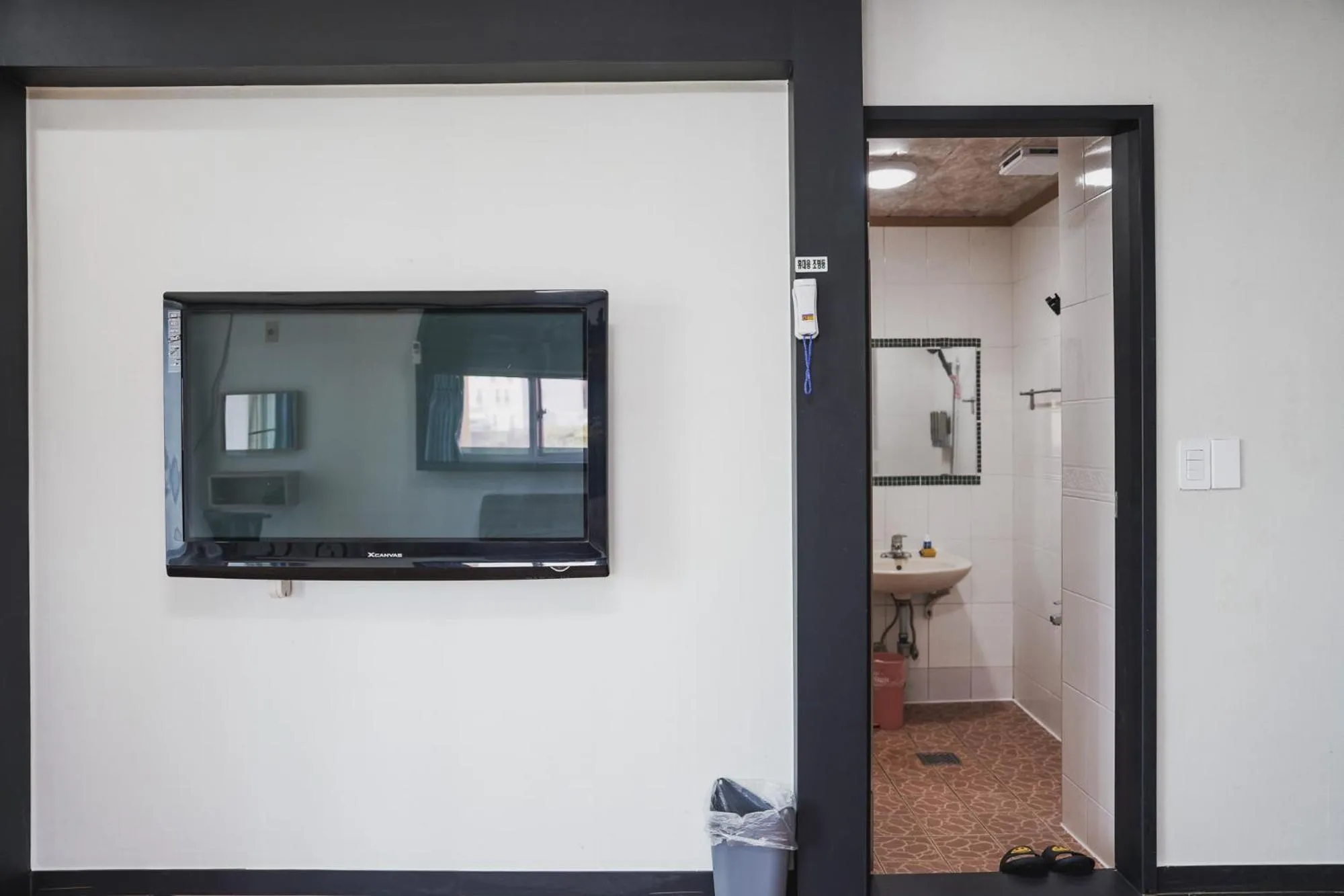 Bathroom in ttottot Jeju Backpackers