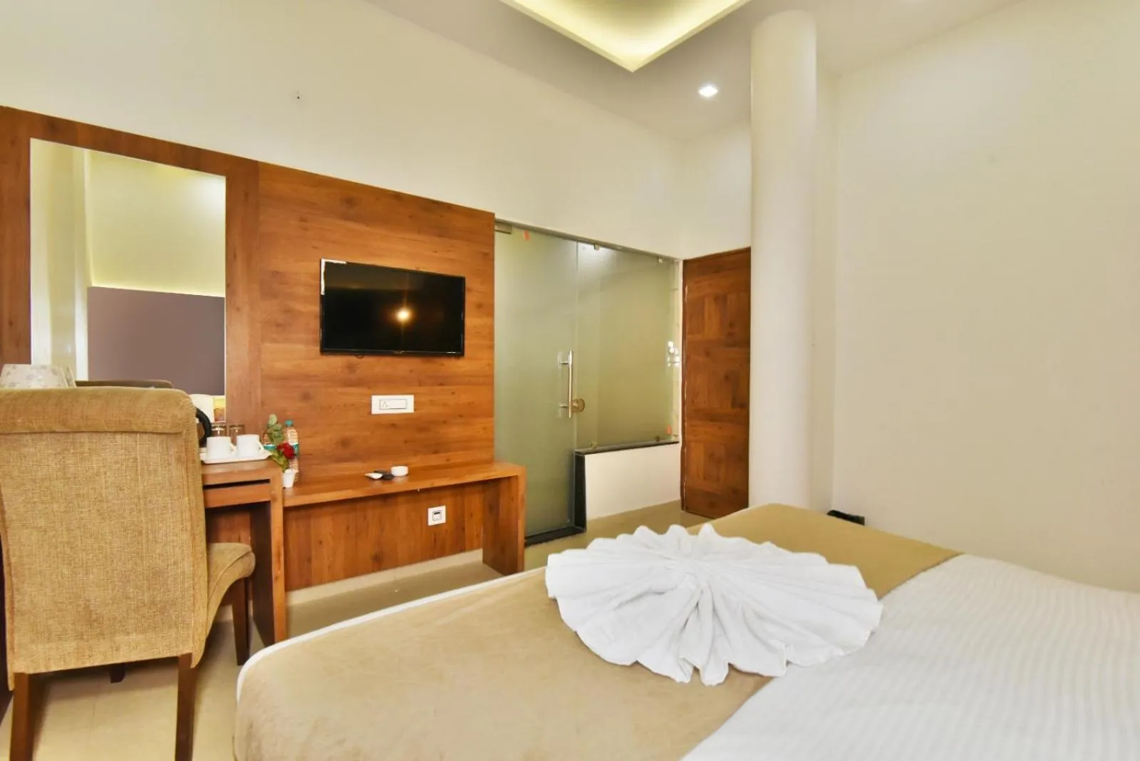 TV and multimedia, Bed in Hotel sallow International-Hotel Near Golden Temple