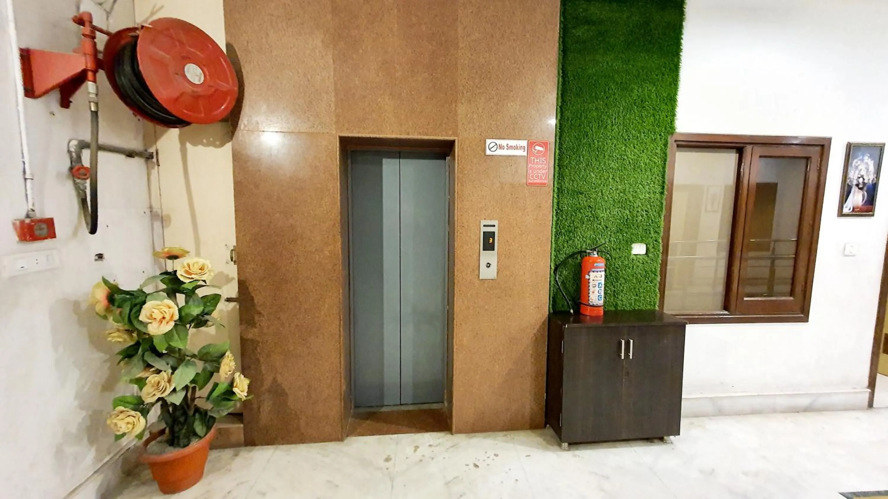 elevator in Hotel sallow International-Hotel Near Golden Temple