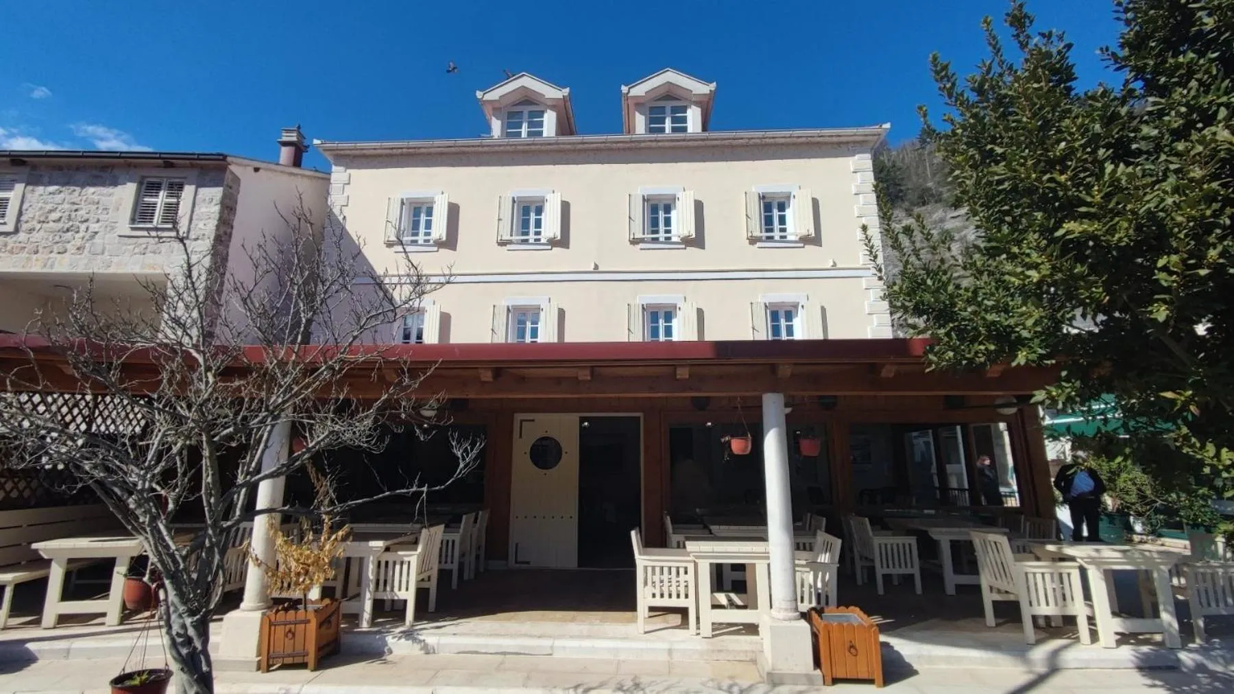 Restaurant/places to eat in Hotel S Family Jovicevic