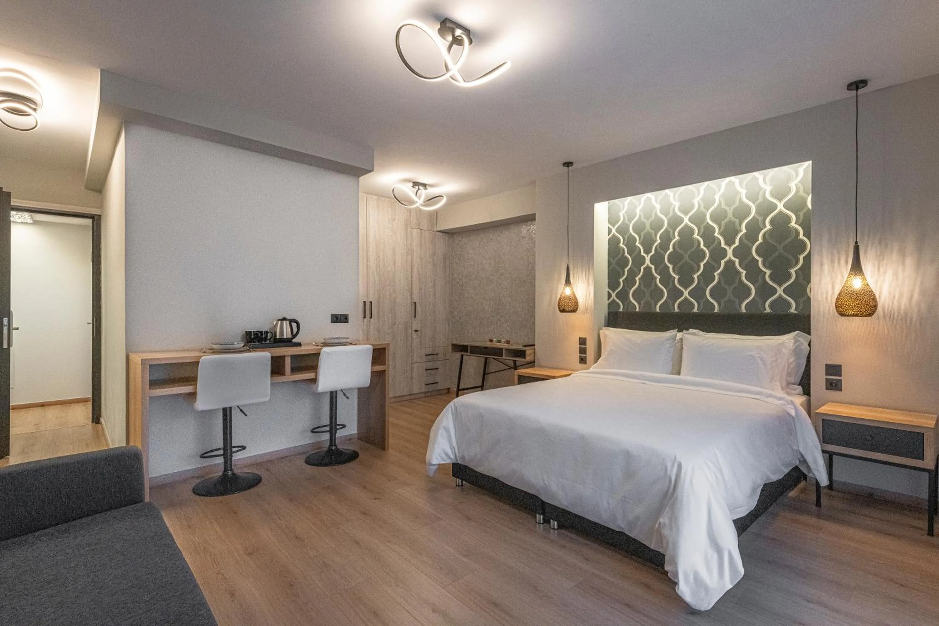 Photo of the whole room, Bed in Ethereal Athεns