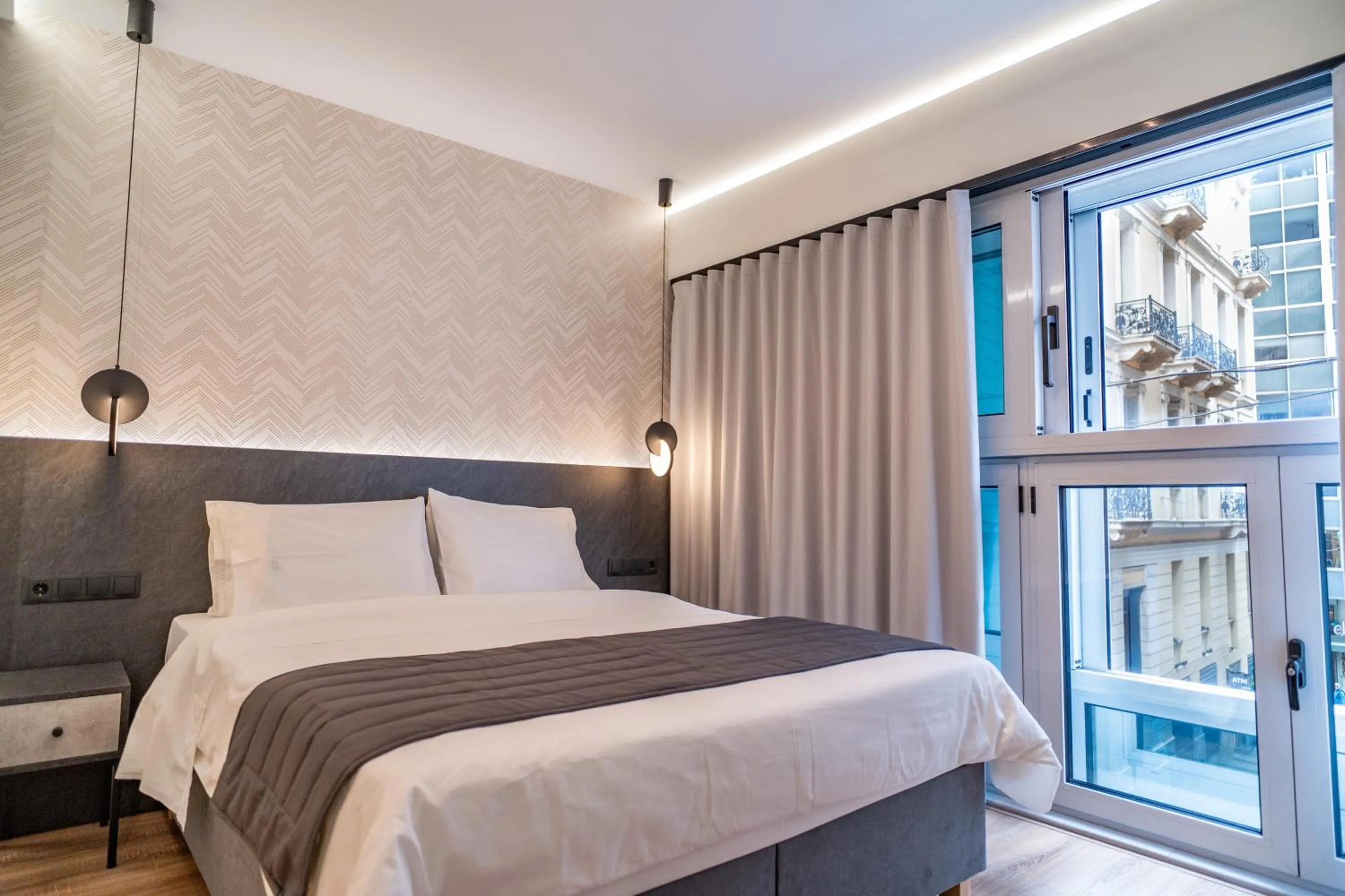 Bed in Ethereal Athεns