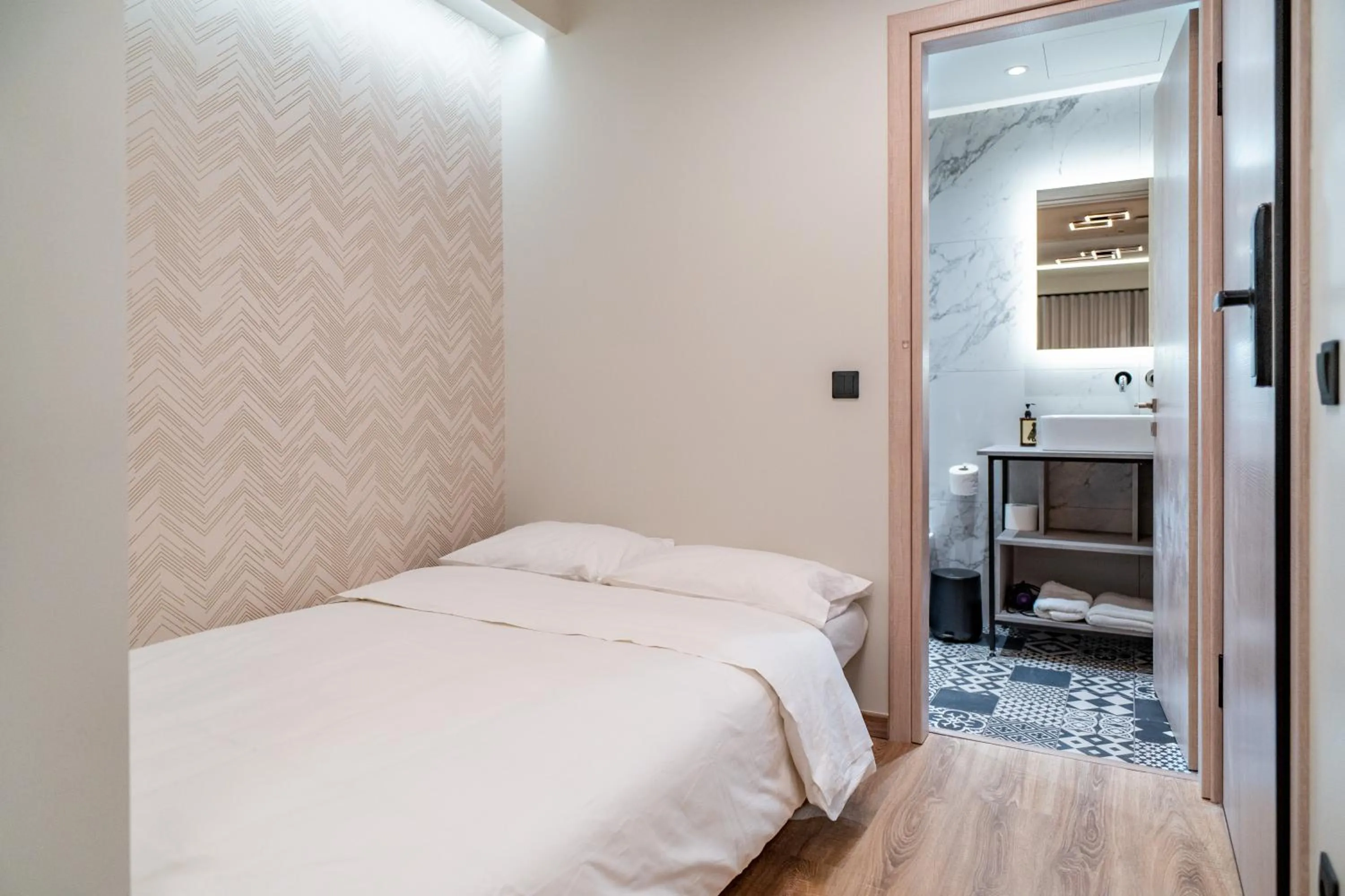 Bed in Ethereal Athεns