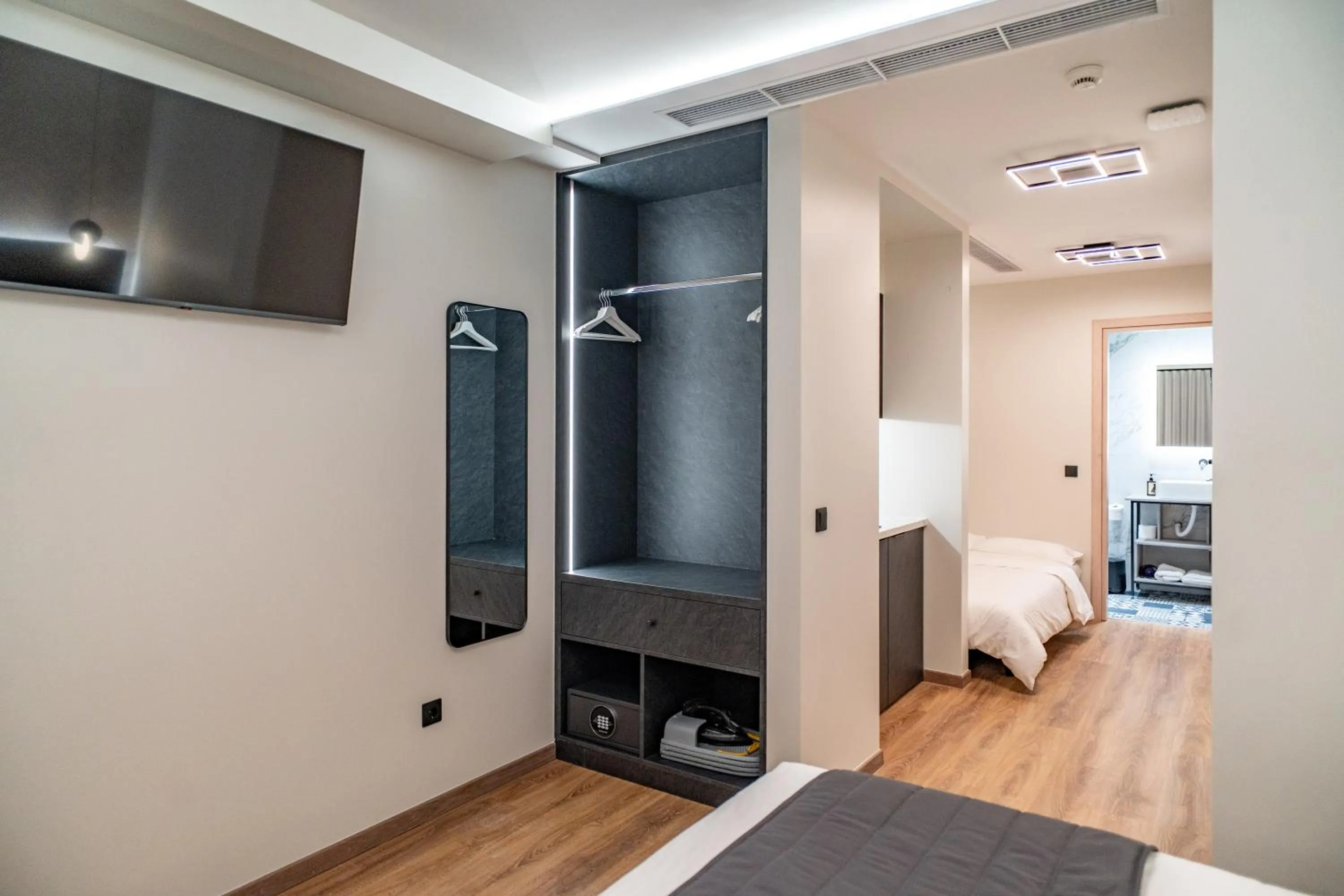 Bed in Ethereal Athεns