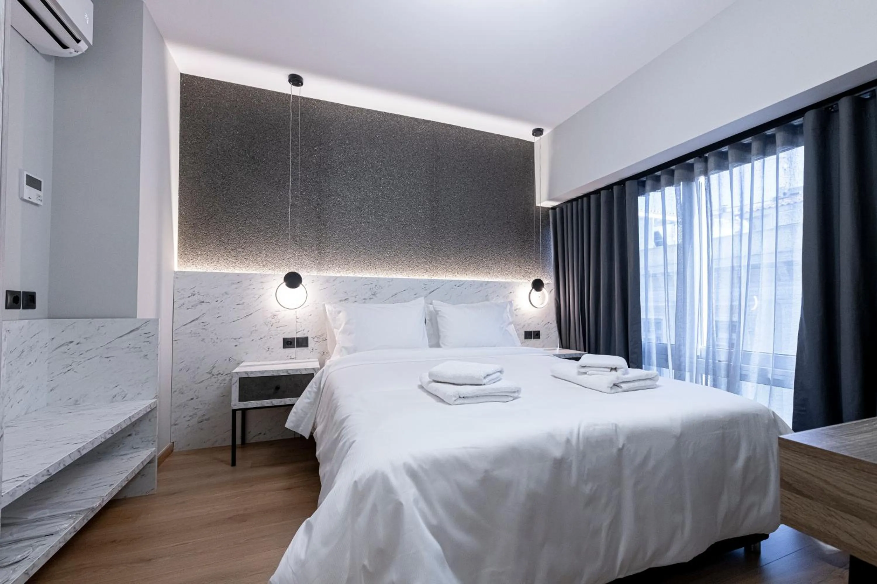 Bed in Ethereal Athεns