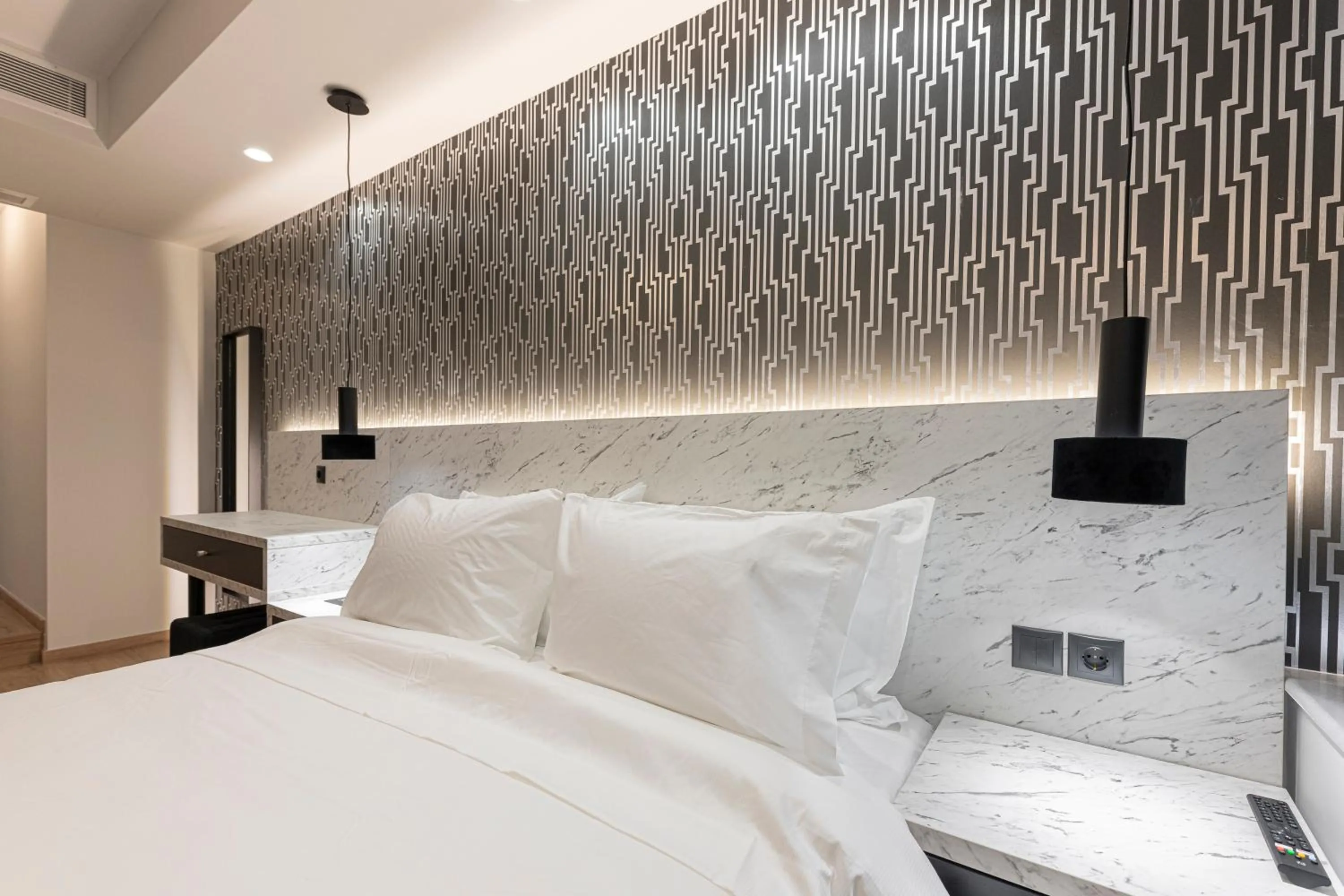 Bed in Ethereal Athεns