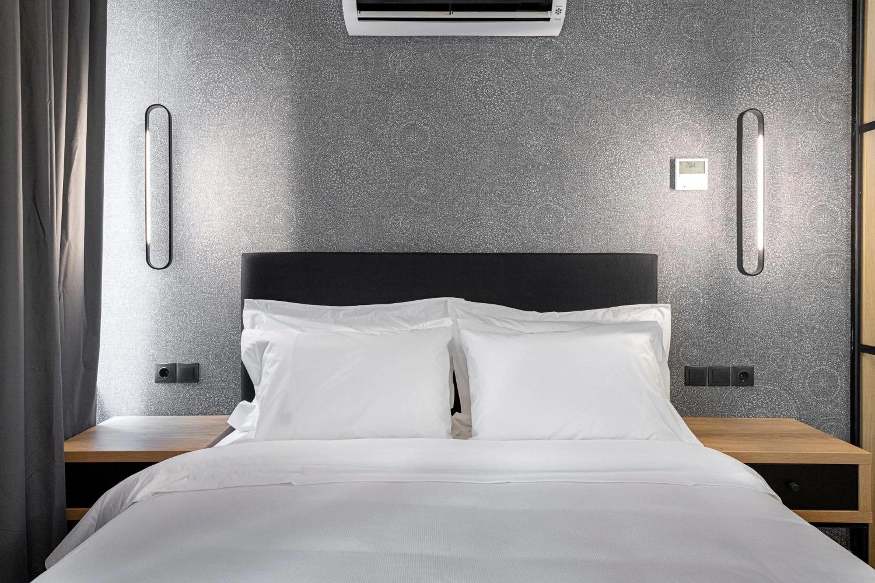 Bed in Ethereal Athεns