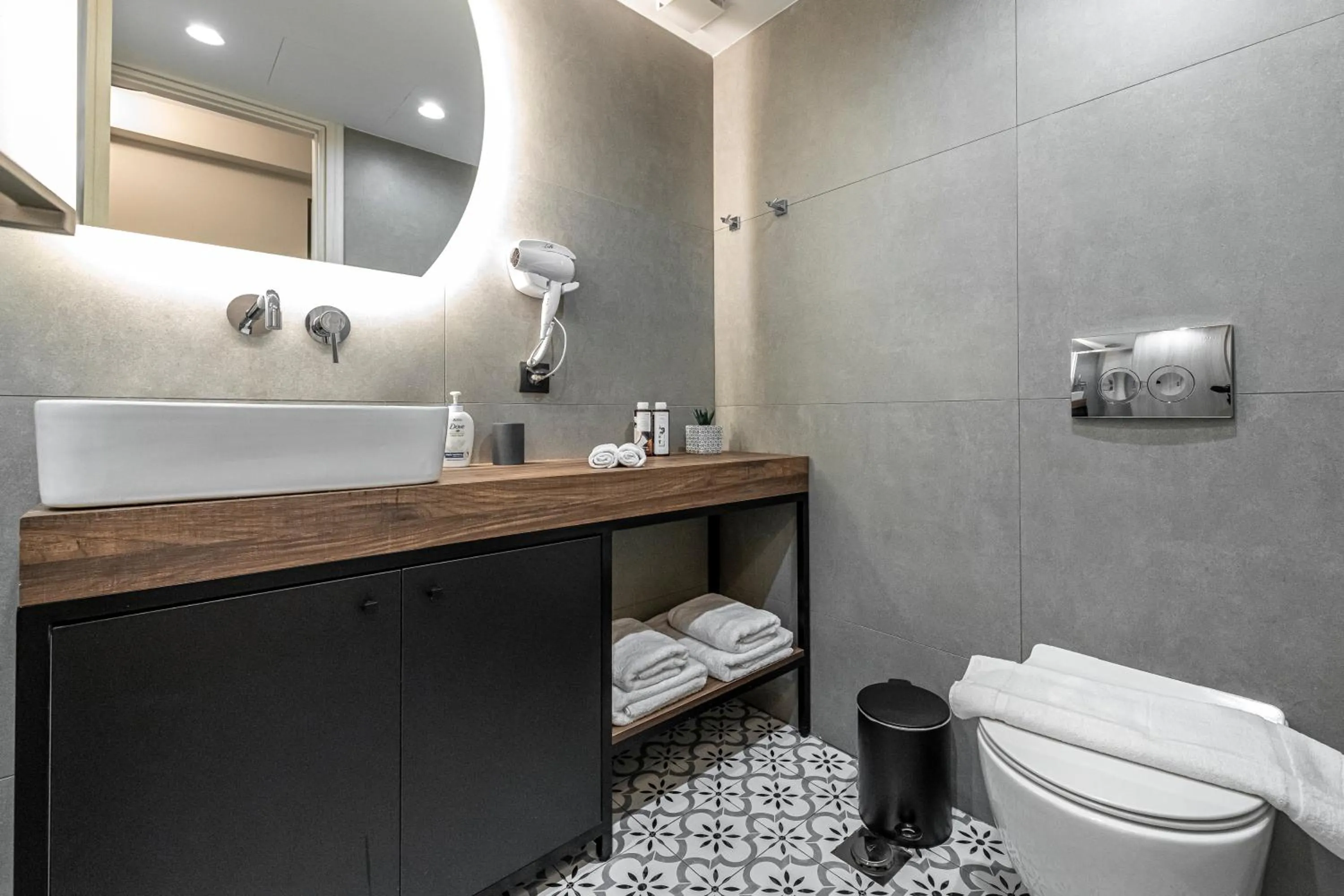 Bathroom in Ethereal Athεns